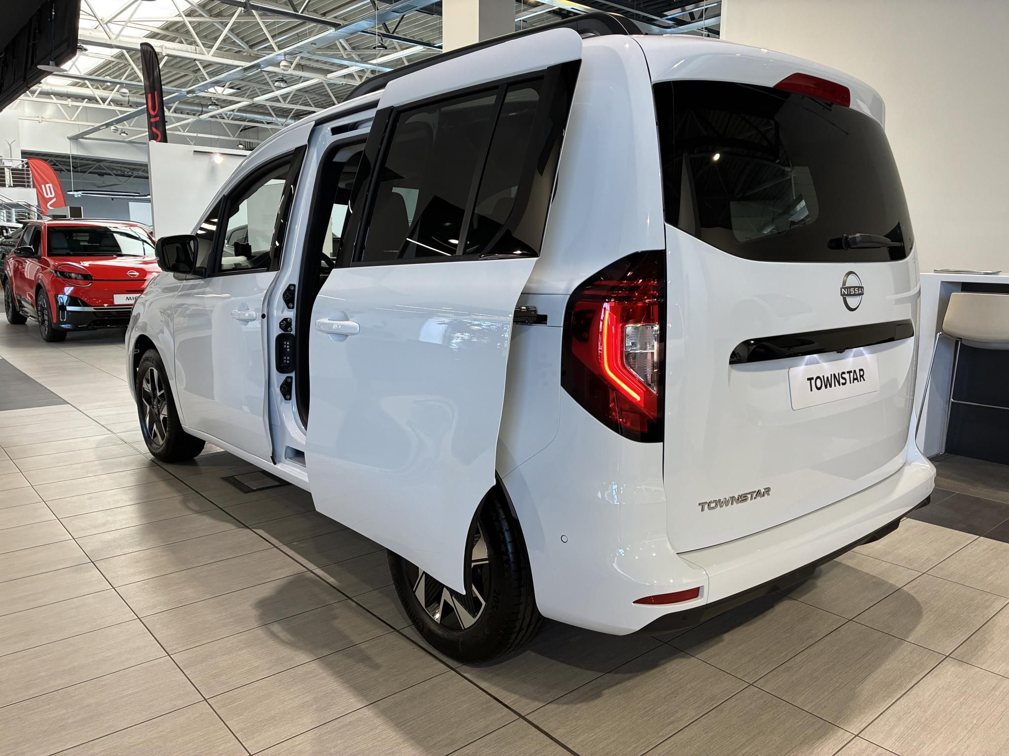 NISSAN TOWNSTAR 1.3 DIG-T Tekna Aut KÉSZLETRŐL AZONNAL.MANUÁLIS VÁLTÓVAL IS ELÉRHETŐ! - 2. kép