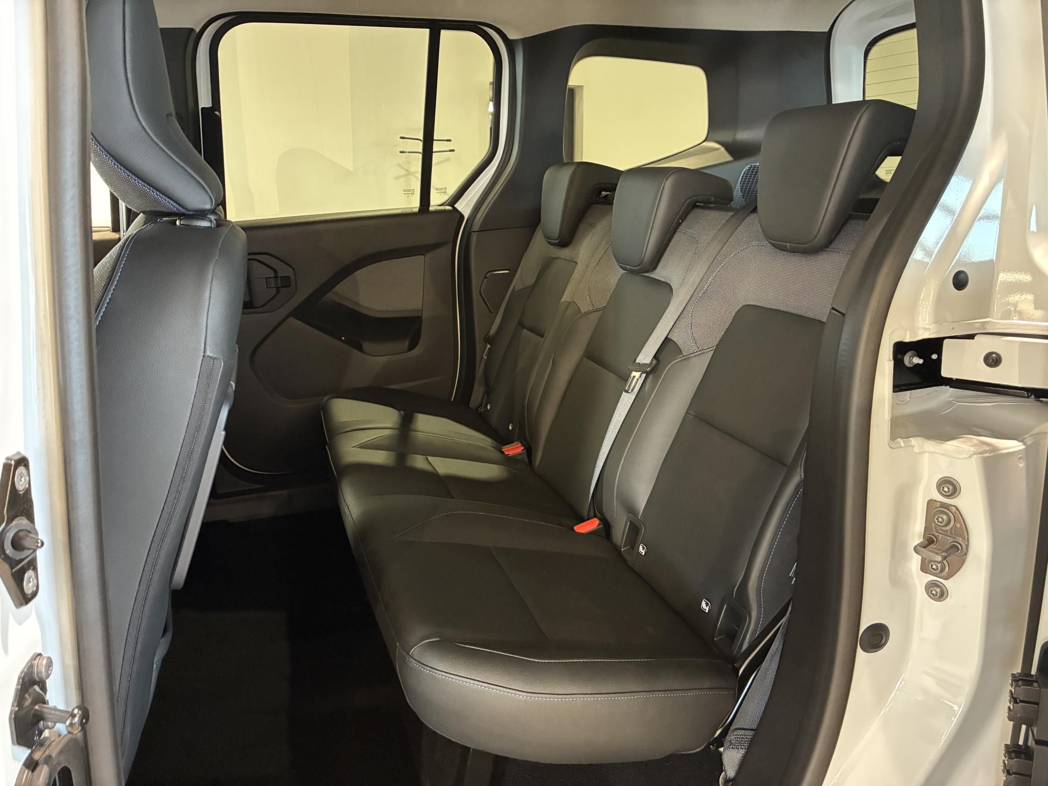 NISSAN TOWNSTAR 1.3 DIG-T Tekna Aut KÉSZLETRŐL AZONNAL.MANUÁLIS VÁLTÓVAL IS ELÉRHETŐ! - 4. kép