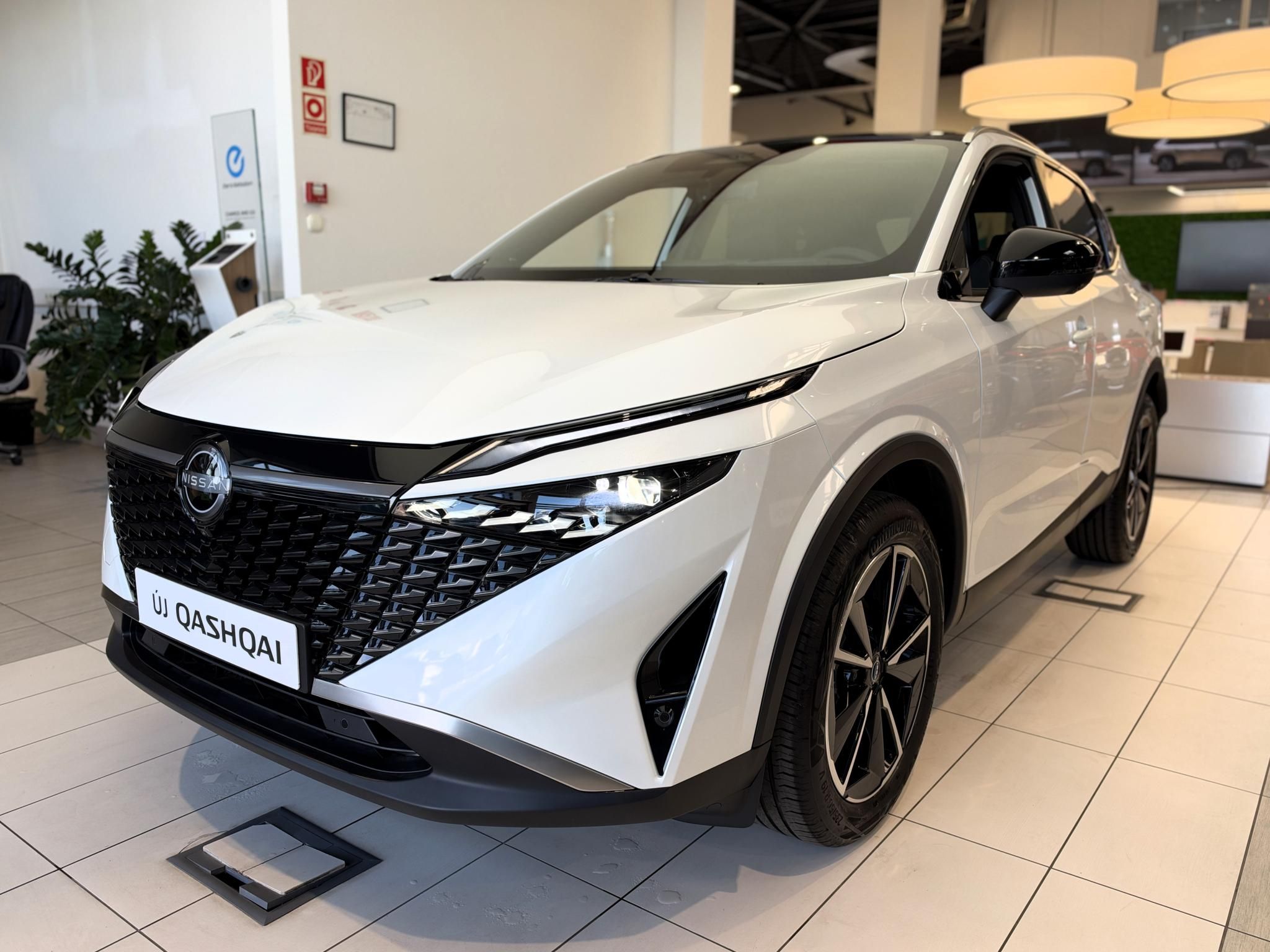 NISSAN QASHQAI 1.3 DIG-T Mild Tekna X-Tronic +BOSE Készleten! - 2. kép