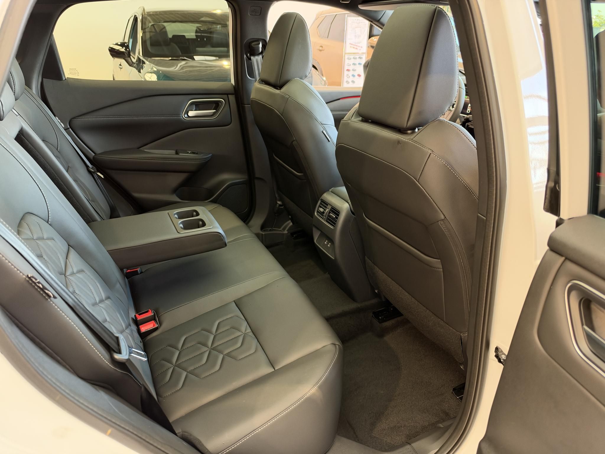 NISSAN QASHQAI 1.3 DIG-T Mild Tekna X-Tronic +BOSE Készleten! - 9. kép