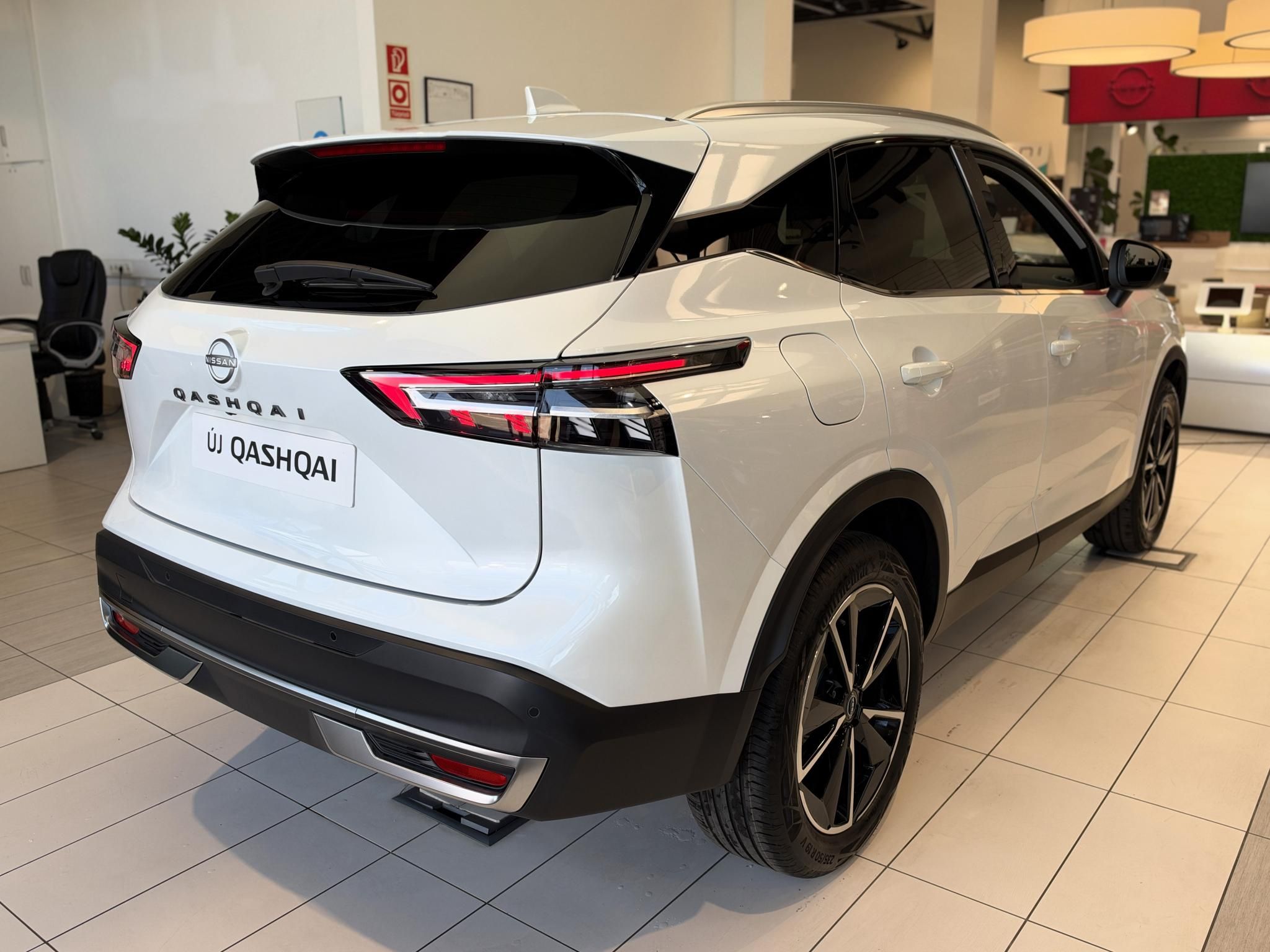 NISSAN QASHQAI 1.3 DIG-T Mild Tekna X-Tronic +BOSE Készleten! - 4. kép