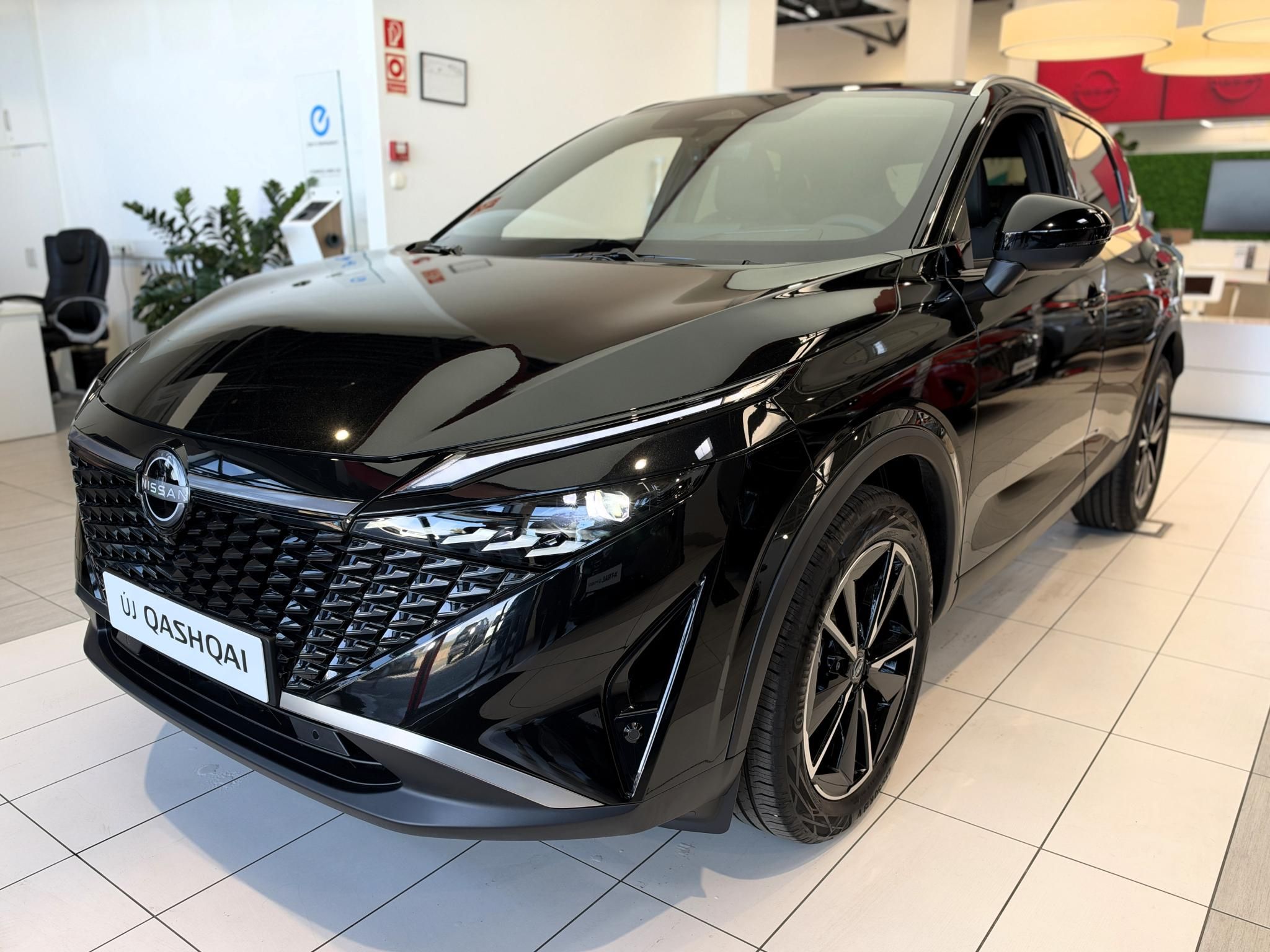 NISSAN QASHQAI 1.3 DIG-T Mild Tekna X-Tronic Készleten! - 2. kép