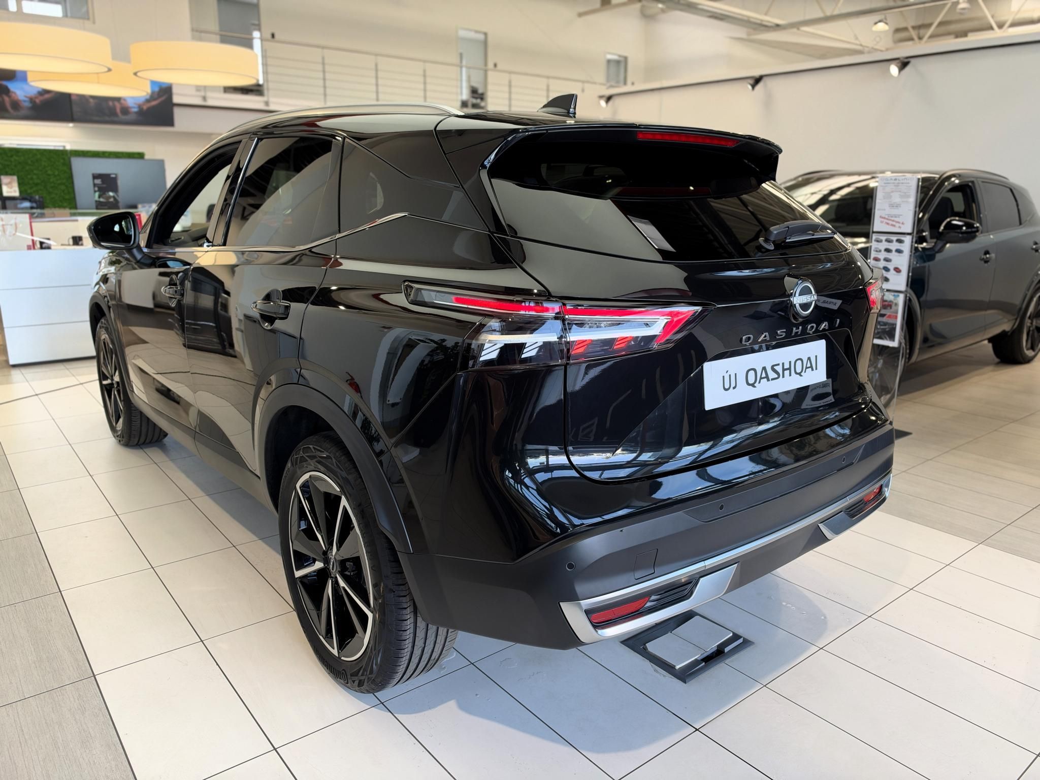 NISSAN QASHQAI 1.3 DIG-T Mild Tekna X-Tronic Készleten! - 4. kép