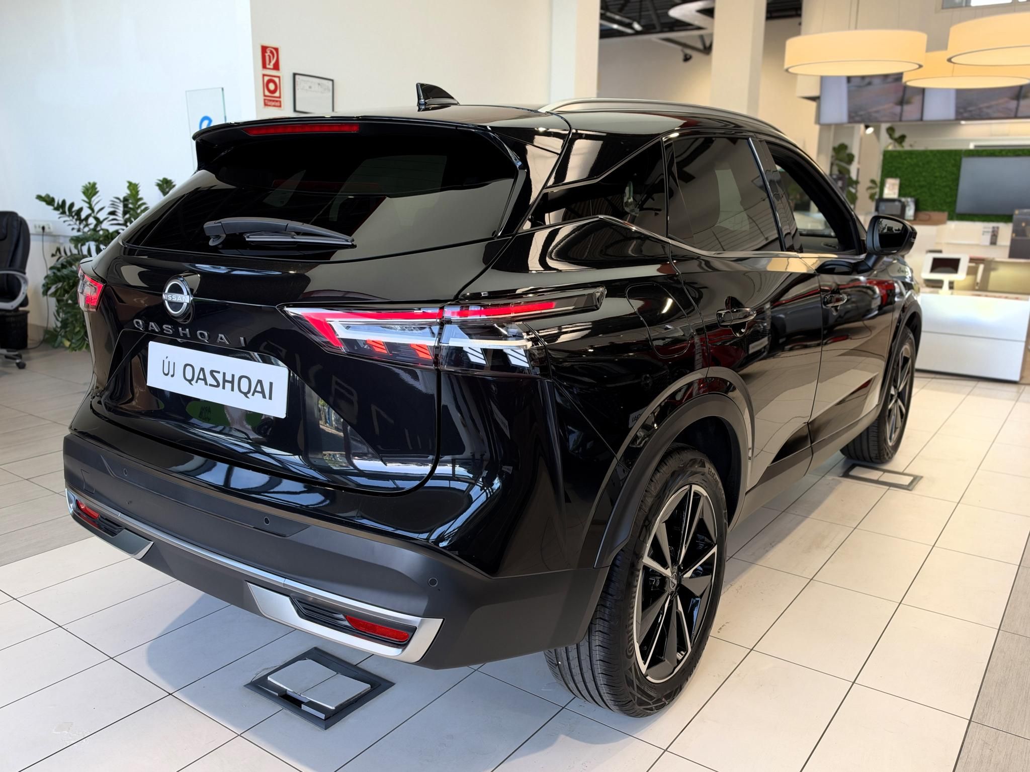 NISSAN QASHQAI 1.3 DIG-T Mild Tekna X-Tronic Készleten! - 6. kép