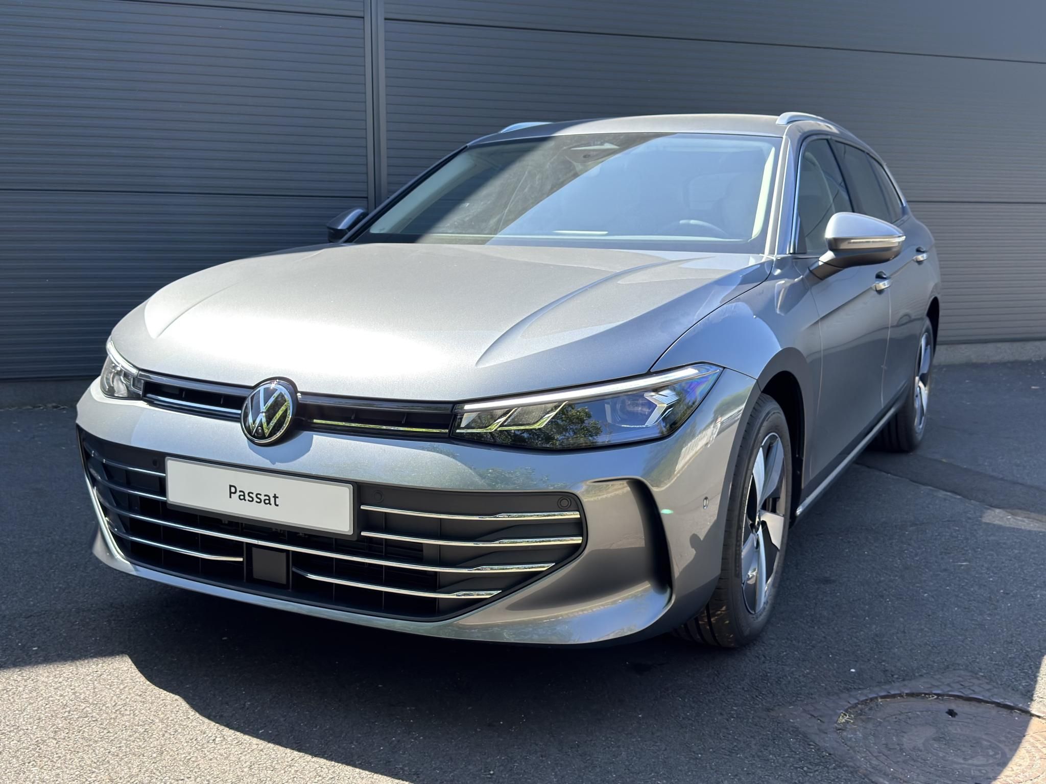 VOLKSWAGEN PASSAT Variant 2.0 TDI Business DSG KÉSZLETRŐL. Komfort csomag. Park Assist Pro. Interior csomag