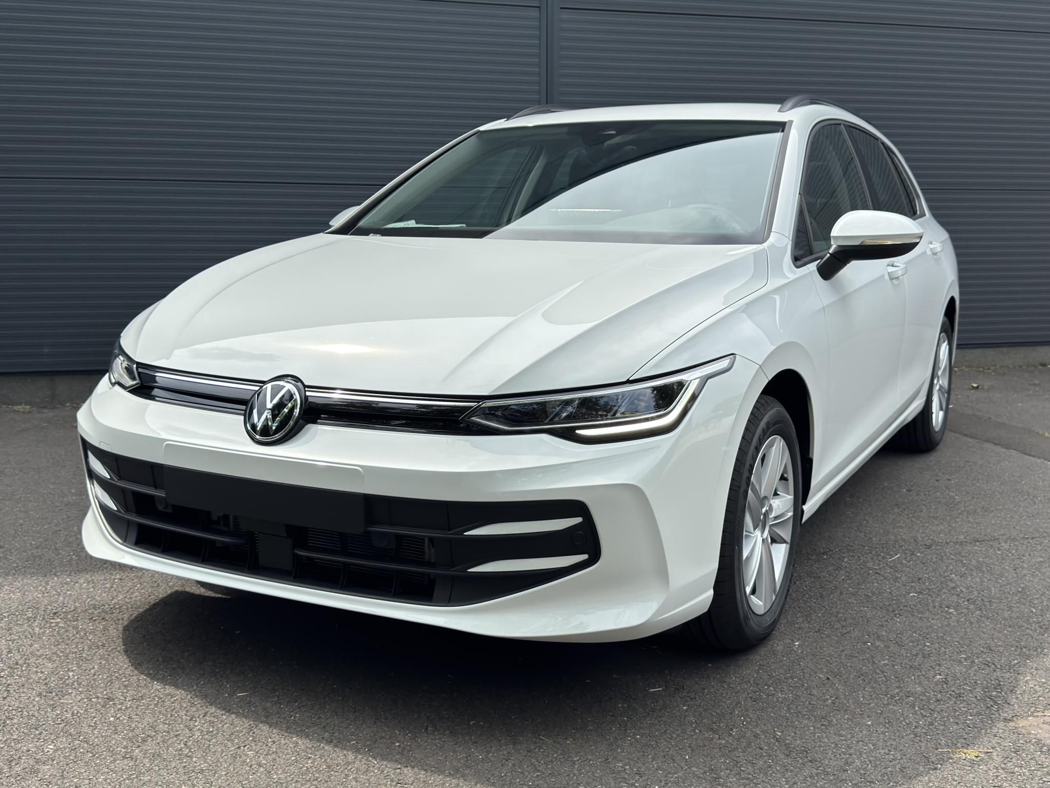 VOLKSWAGEN GOLF VIII Variant 2.0 TDI Life KÉSZLETRŐL. Tolató kamera. Téli csomag