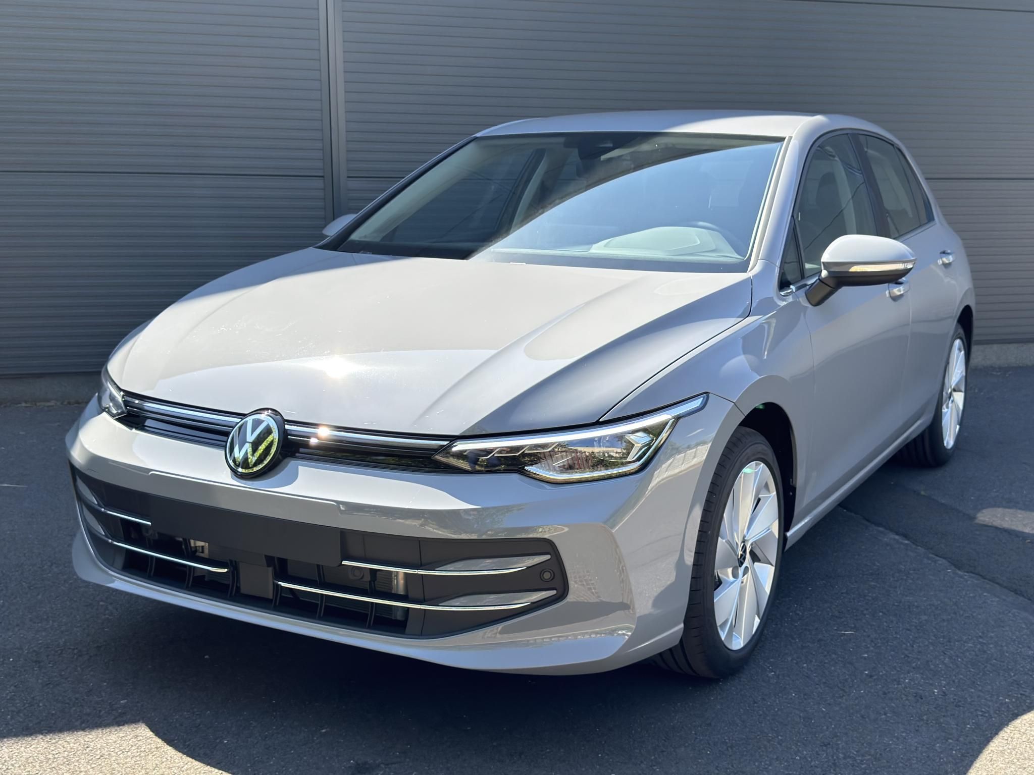 VOLKSWAGEN GOLF VIII 1.5 eTSI Style DSG KÉSZLETRŐL. Travel Assist. Téli csomag