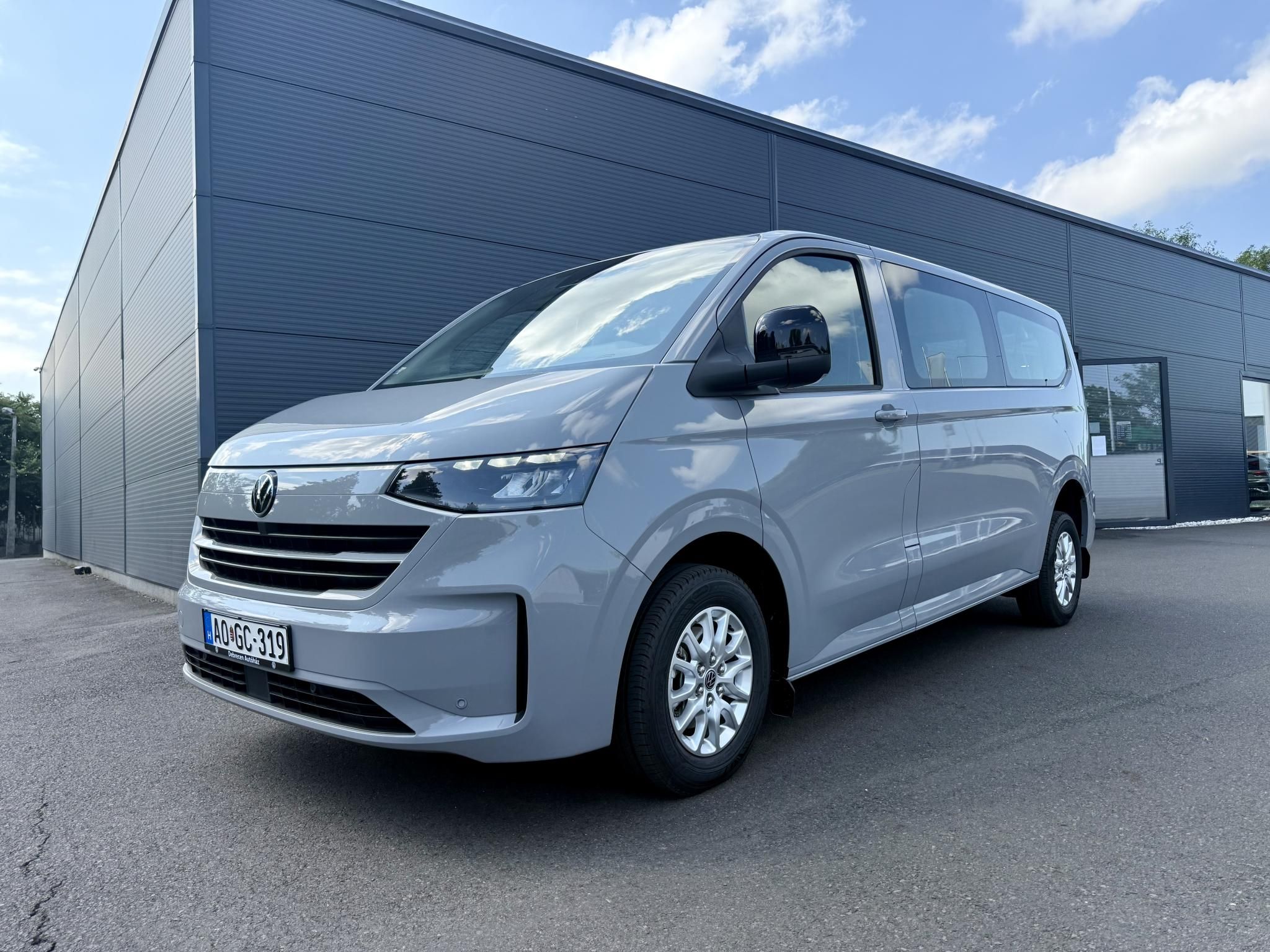 VOLKSWAGEN CARAVELLE 2.0 TDI Life DSG HT (9 személyes ) RENDELHETŐ! EXTRA KEDVEZMÉNYEK!