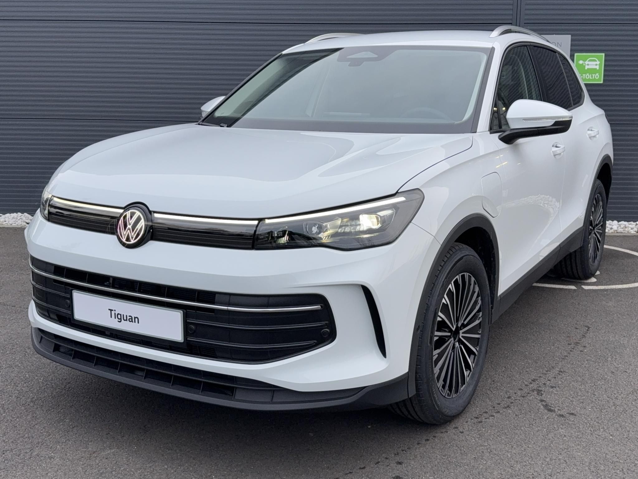 VOLKSWAGEN TIGUAN 1.5 TSI Prime Plug-In-Hybrid DSG KÉSZLETRŐL. Téli csomag. 18 Napoli felni