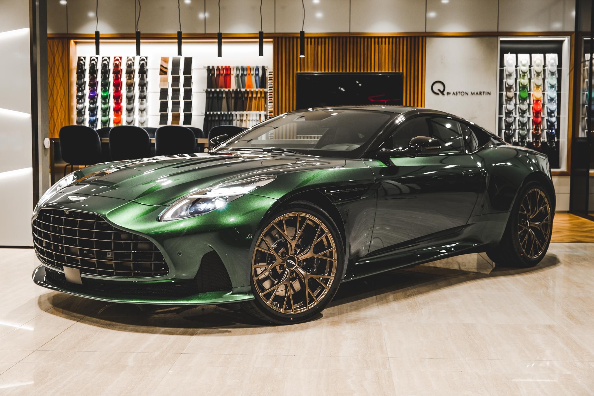 ASTON MARTIN DB12 4.0 V8. (Automata) - 1. kép