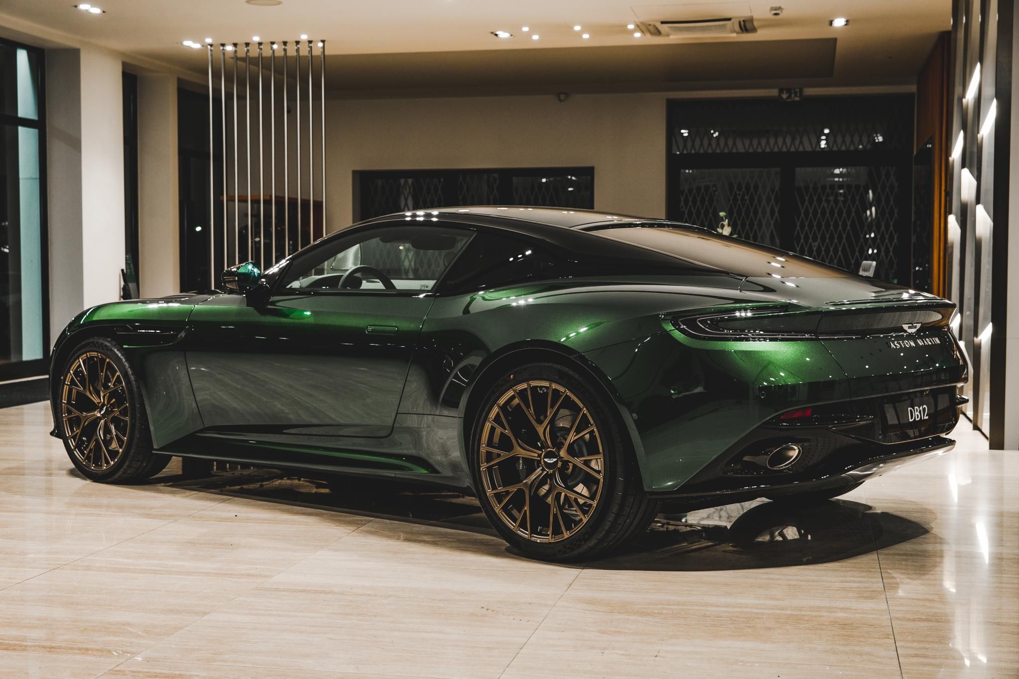 ASTON MARTIN DB12 4.0 V8. (Automata) - 2. kép
