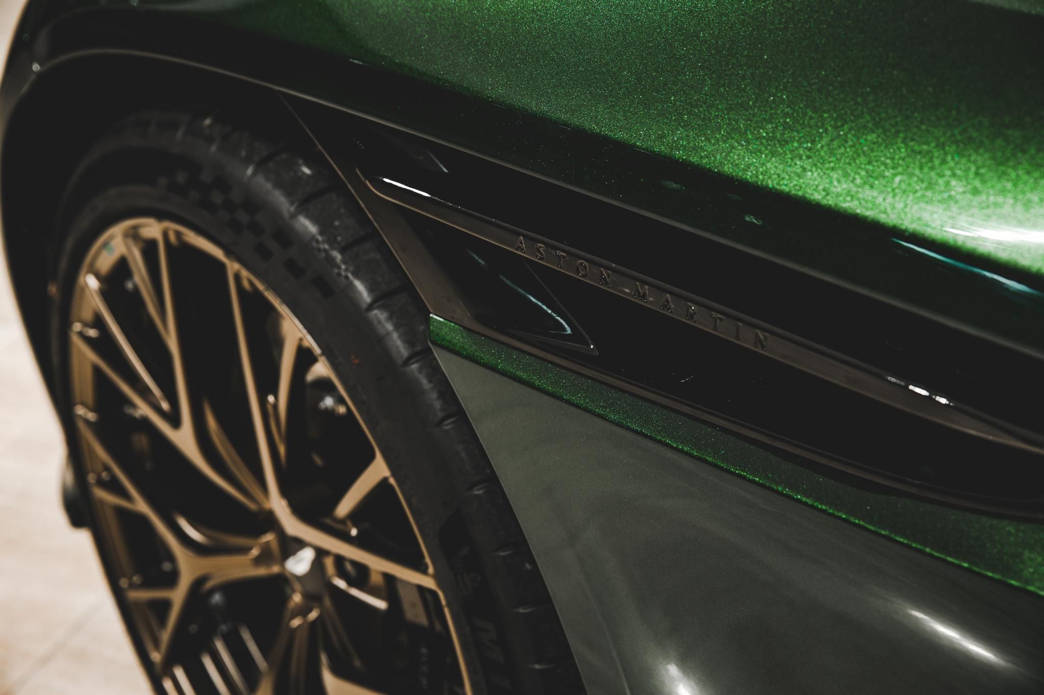 ASTON MARTIN DB12 4.0 V8. (Automata) - 7. kép