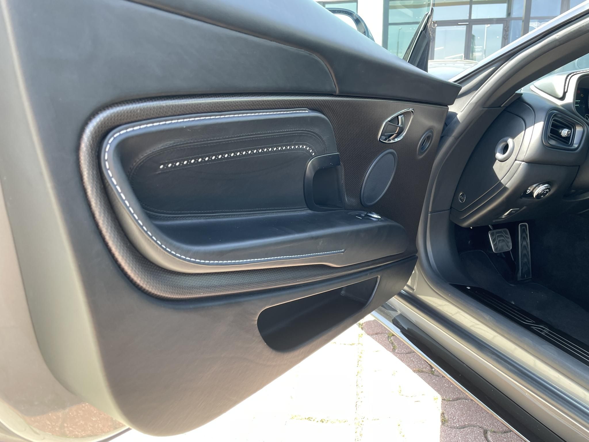 ASTON MARTIN DB11 Coupe 5.2 V12 BiTurbo - 9. kép