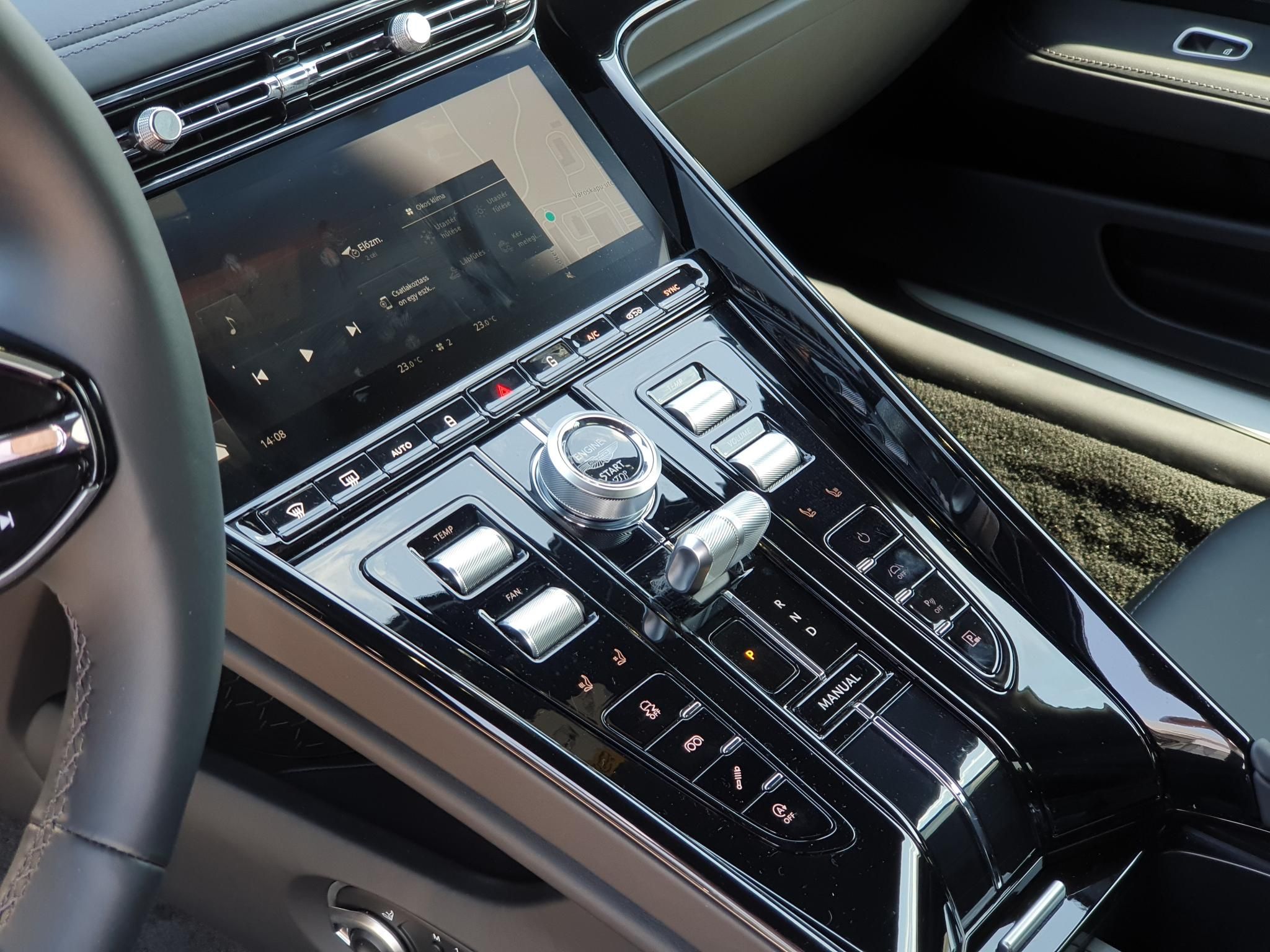 ASTON MARTIN DB12 4.0 V8. (Automata) - 11. kép