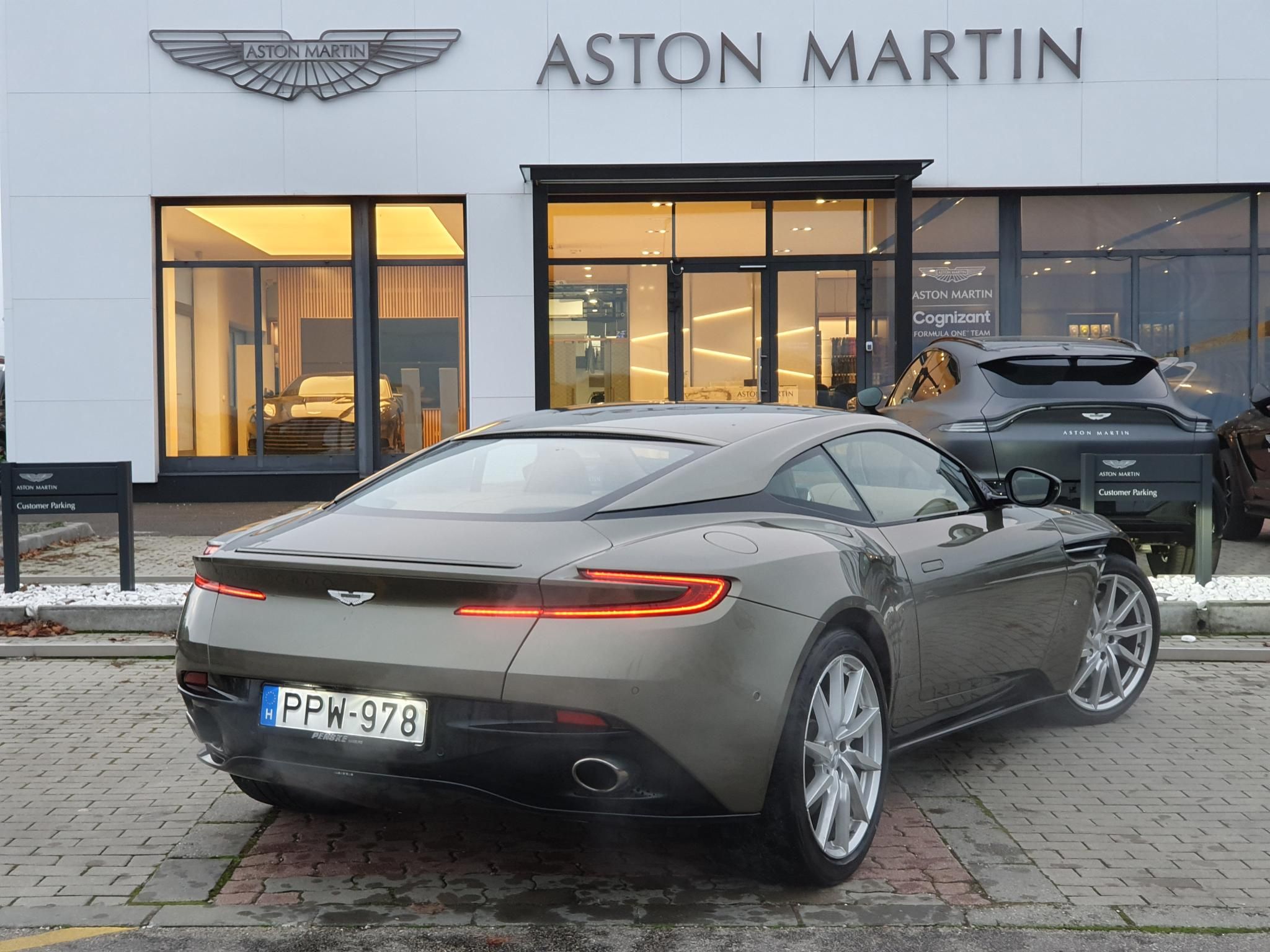 ASTON MARTIN DB11 5.2 V12 Coupe - 4. kép