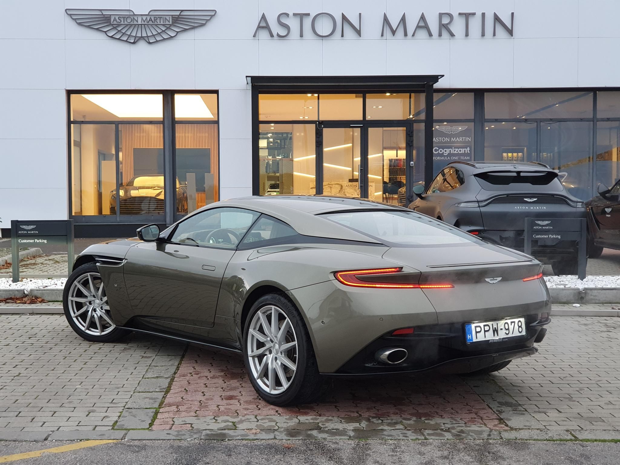 ASTON MARTIN DB11 5.2 V12 Coupe - 6. kép