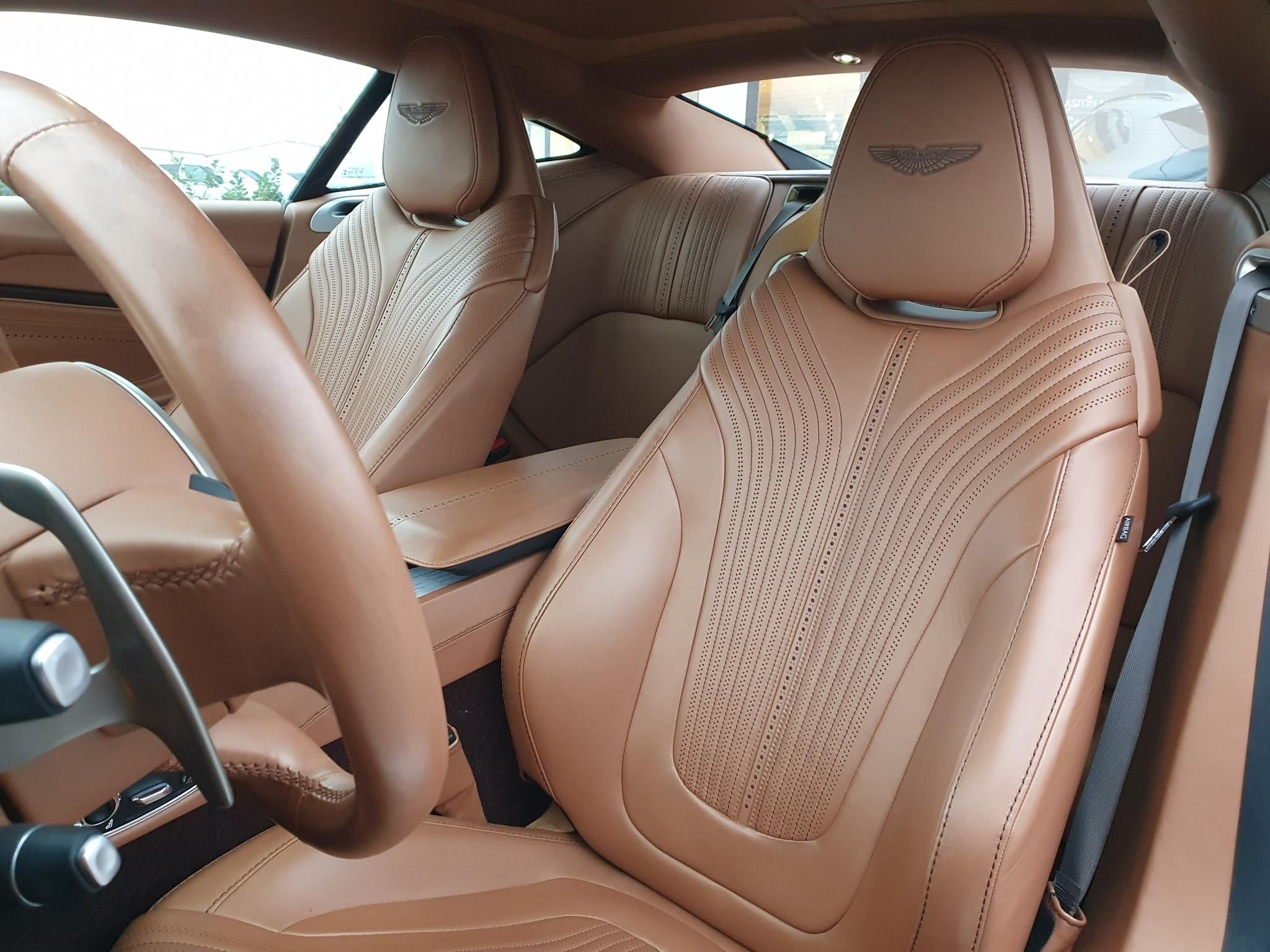 ASTON MARTIN DB11 5.2 V12 Coupe - 7. kép