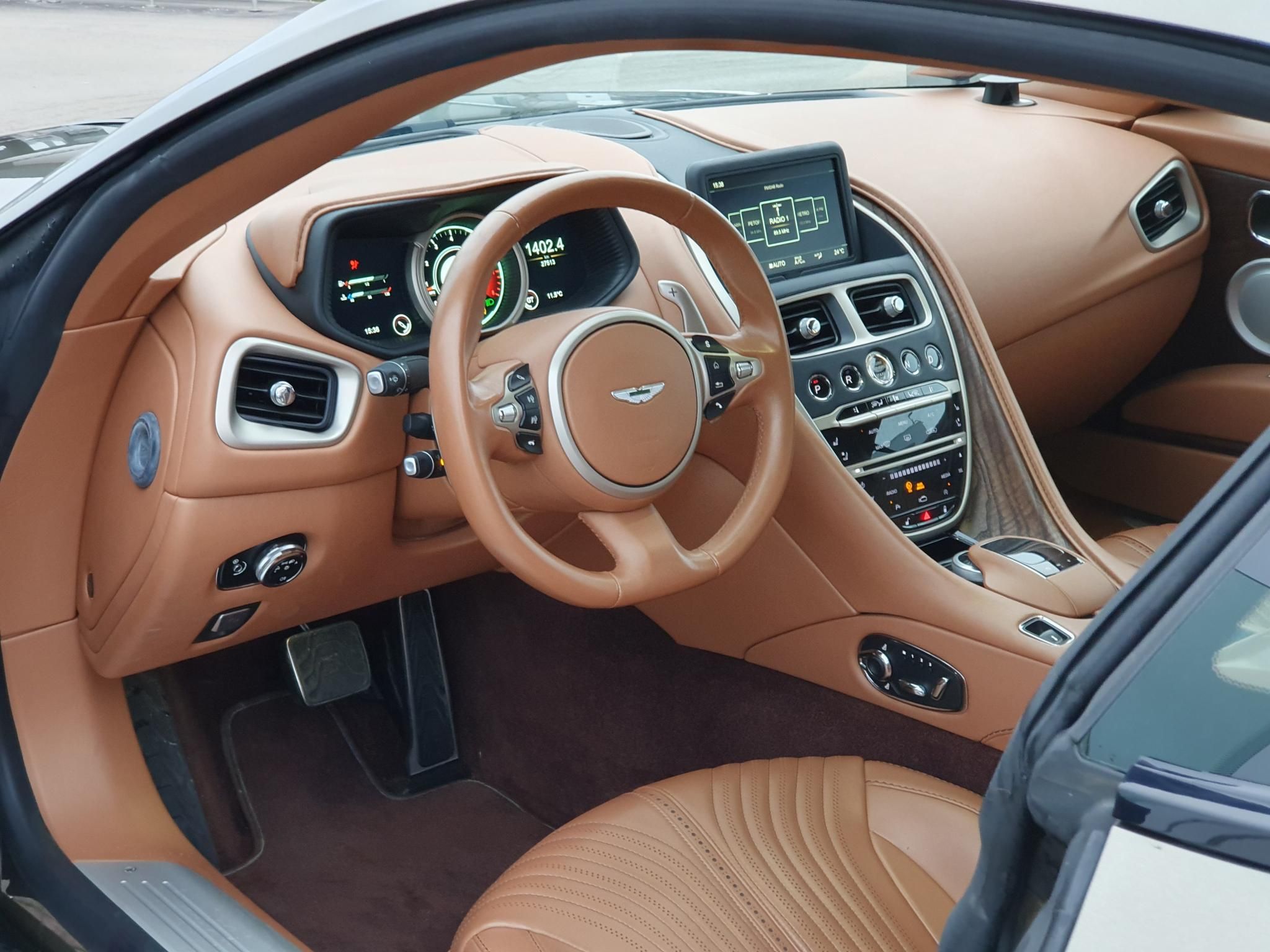 ASTON MARTIN DB11 5.2 V12 Coupe - 11. kép
