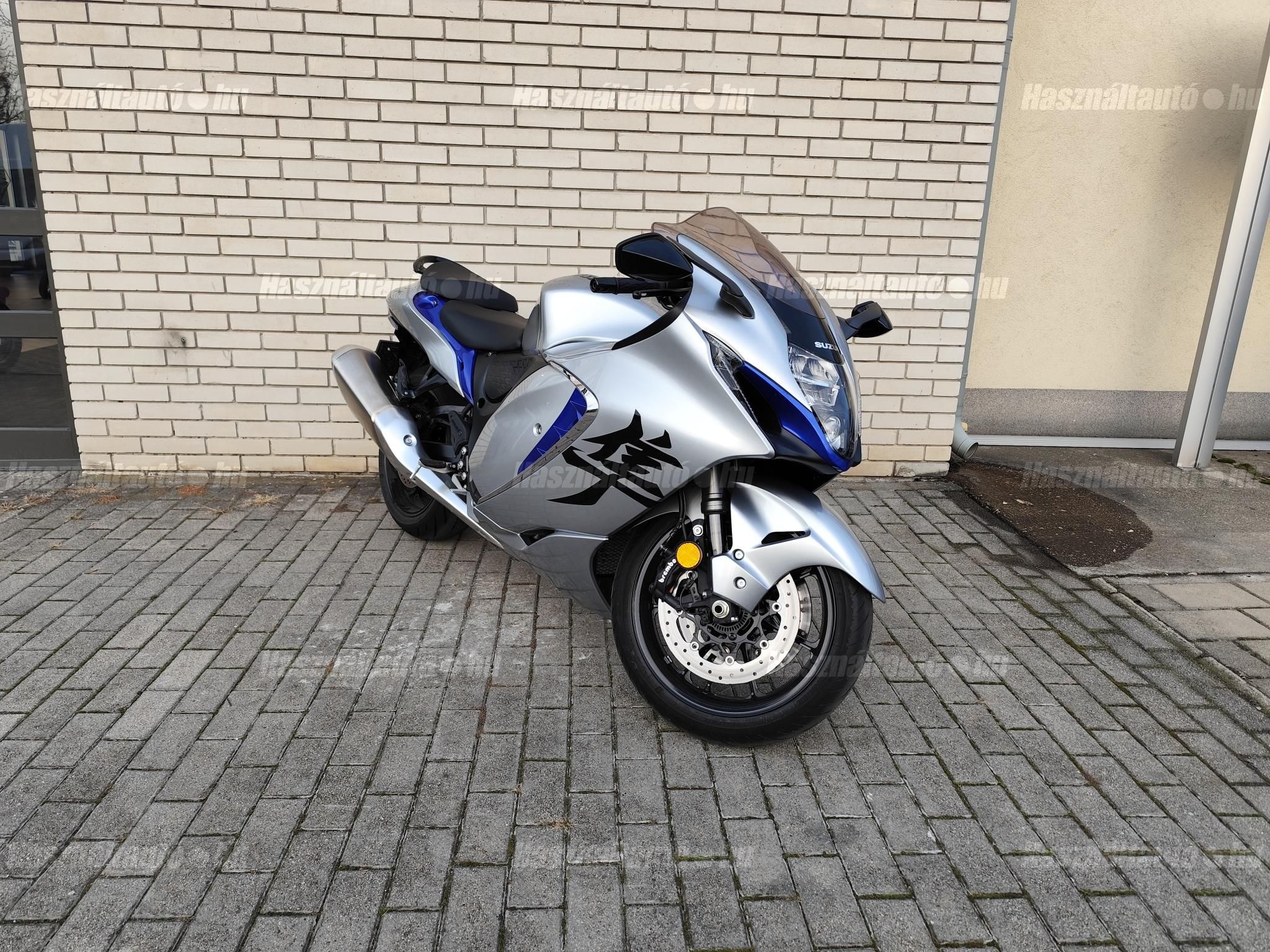 SUZUKI GSX 1300 R (HAYABUSA)