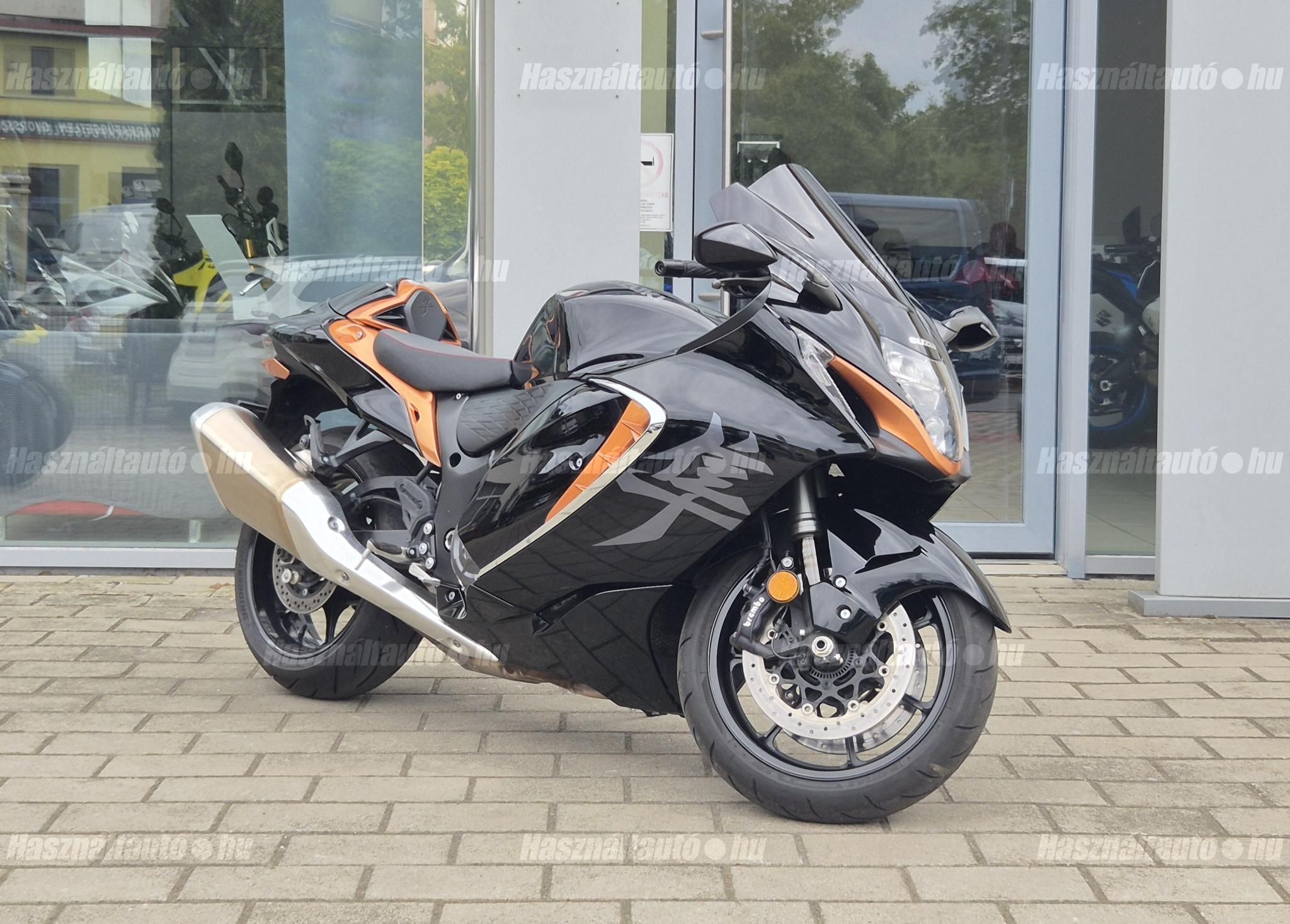 SUZUKI GSX 1300 R (HAYABUSA)