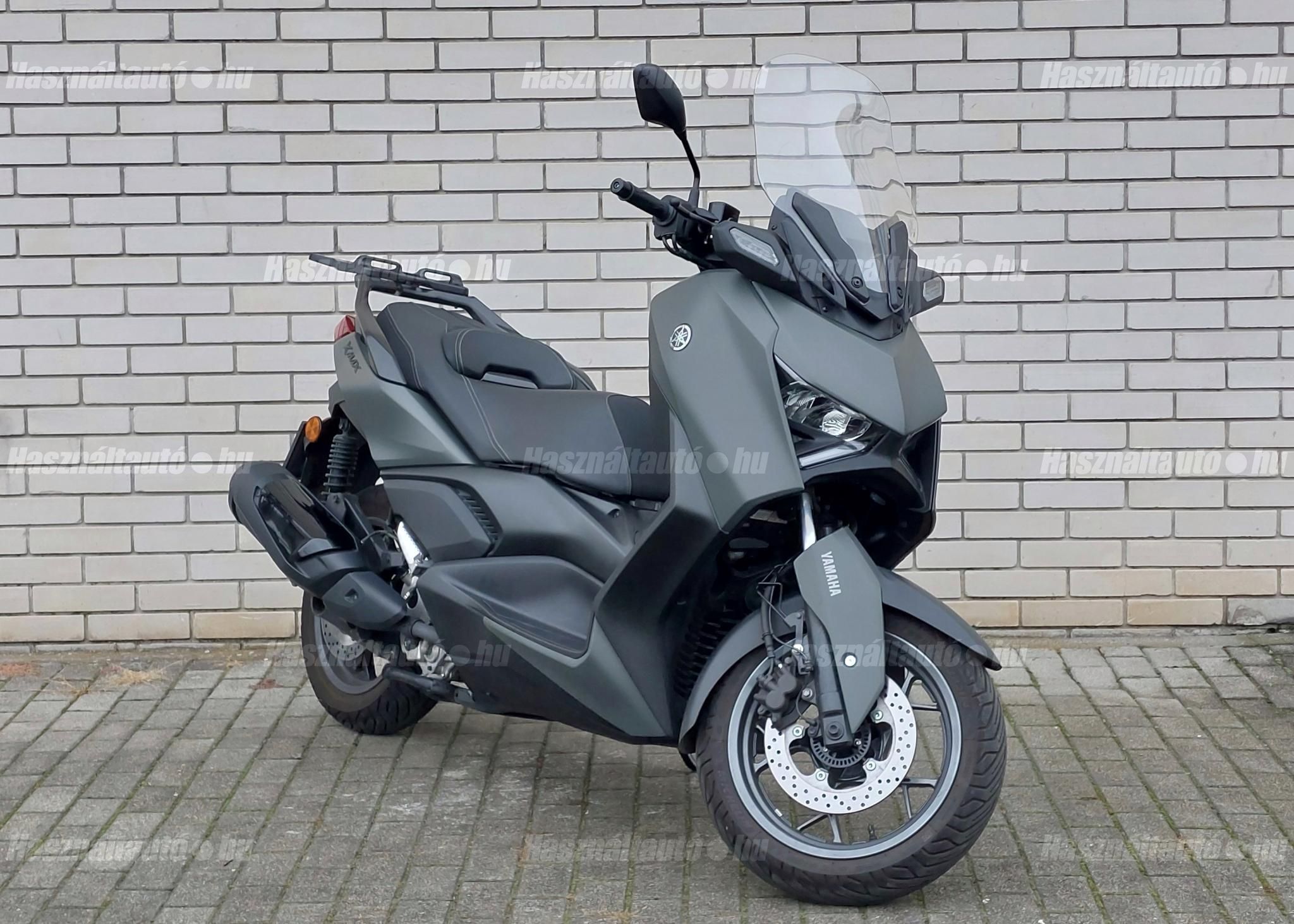 YAMAHA X-MAX 300