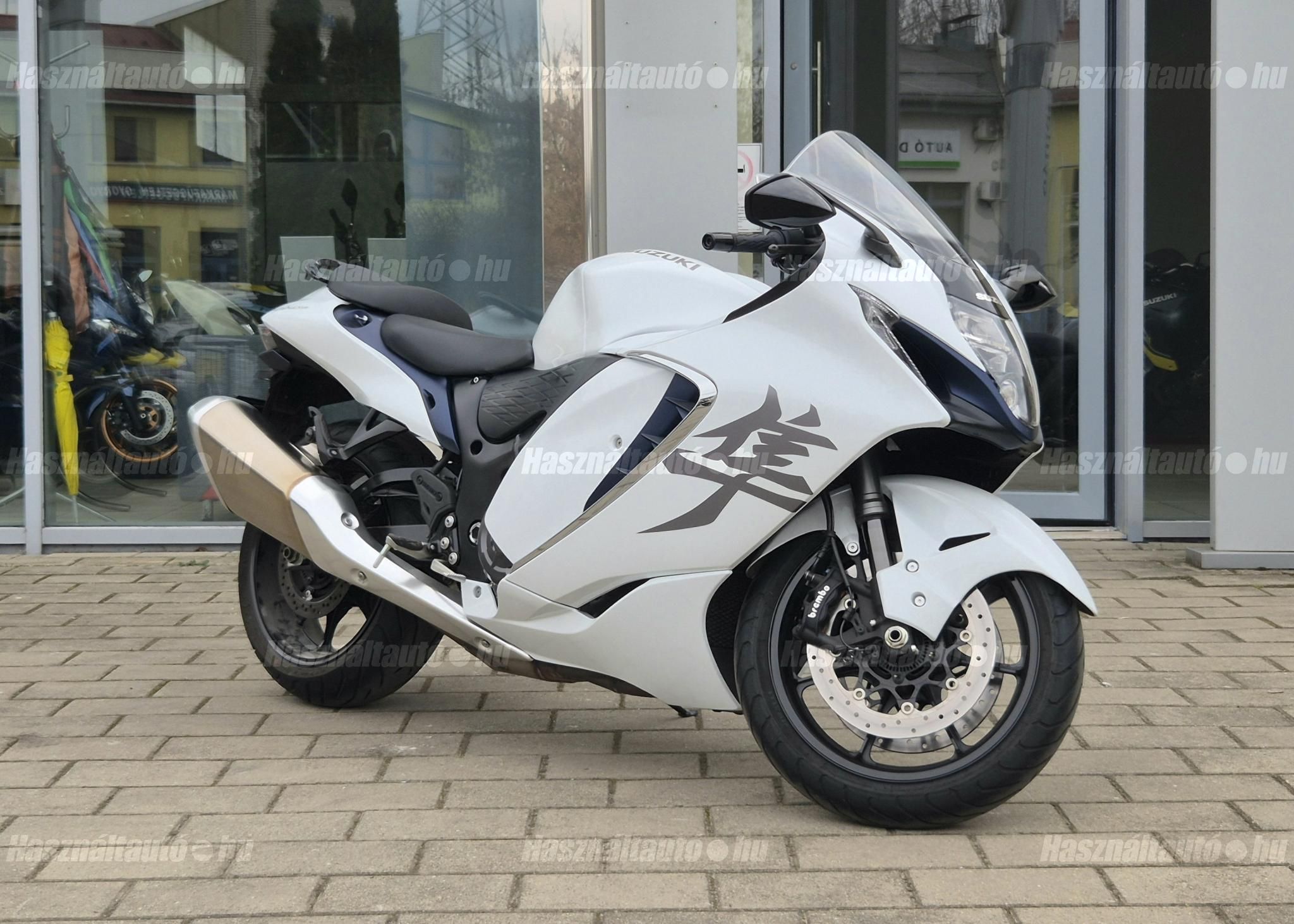 SUZUKI GSX 1300 R (HAYABUSA)