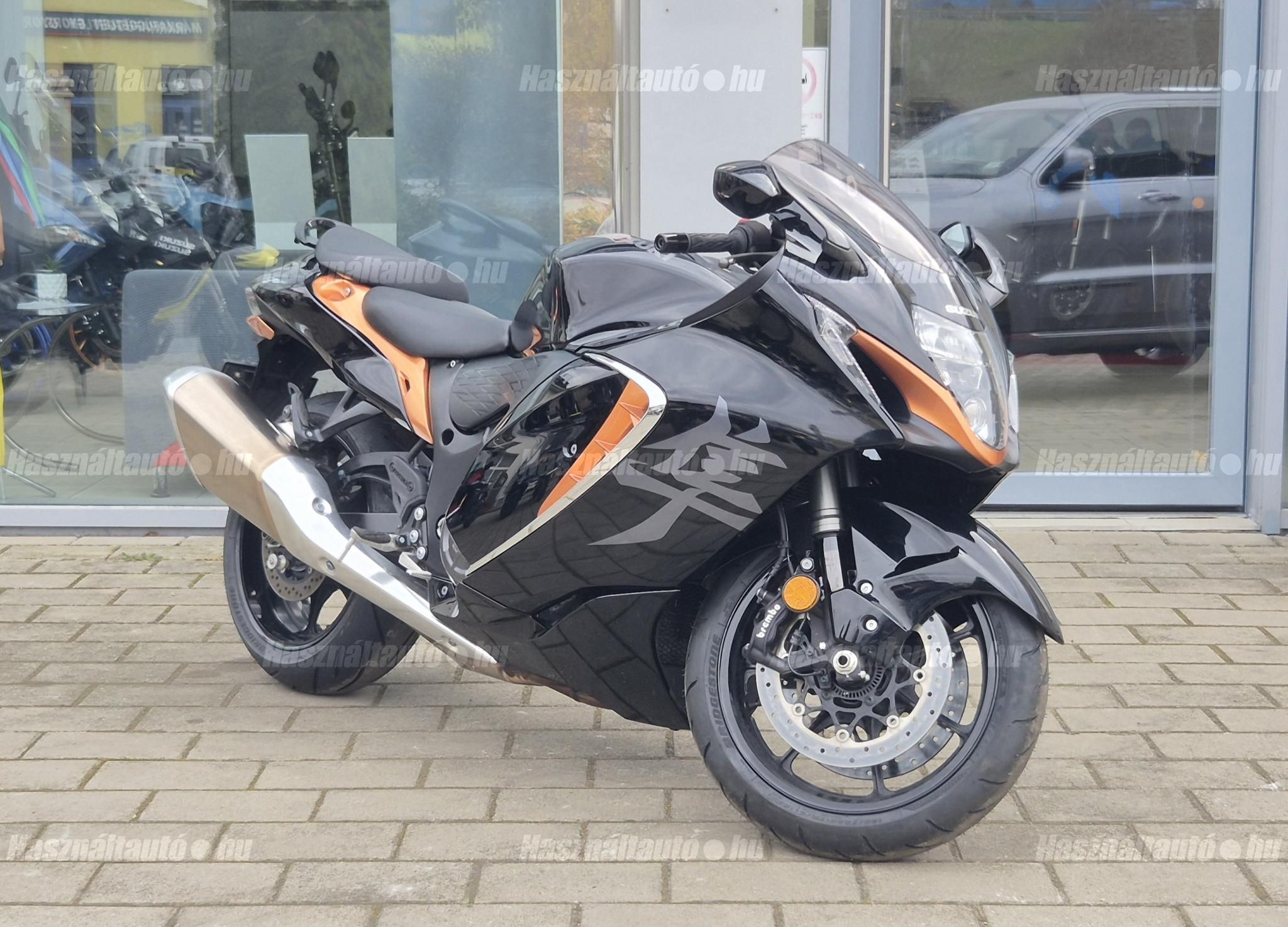 SUZUKI GSX 1300 R (HAYABUSA)