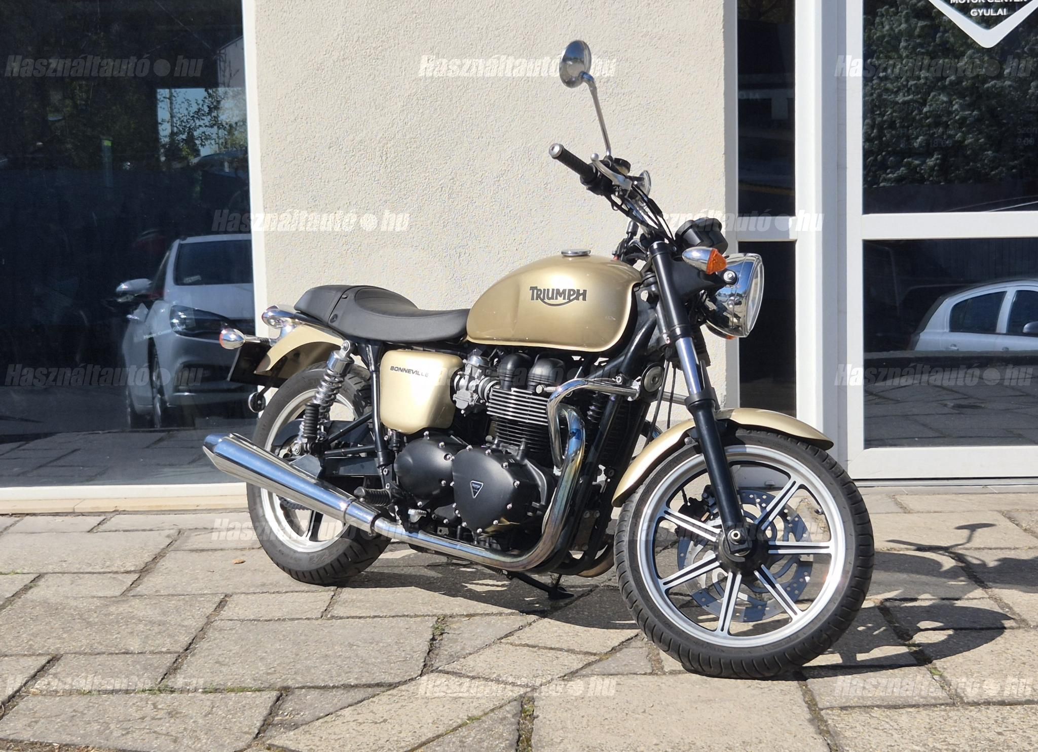 TRIUMPH BONNEVILLE