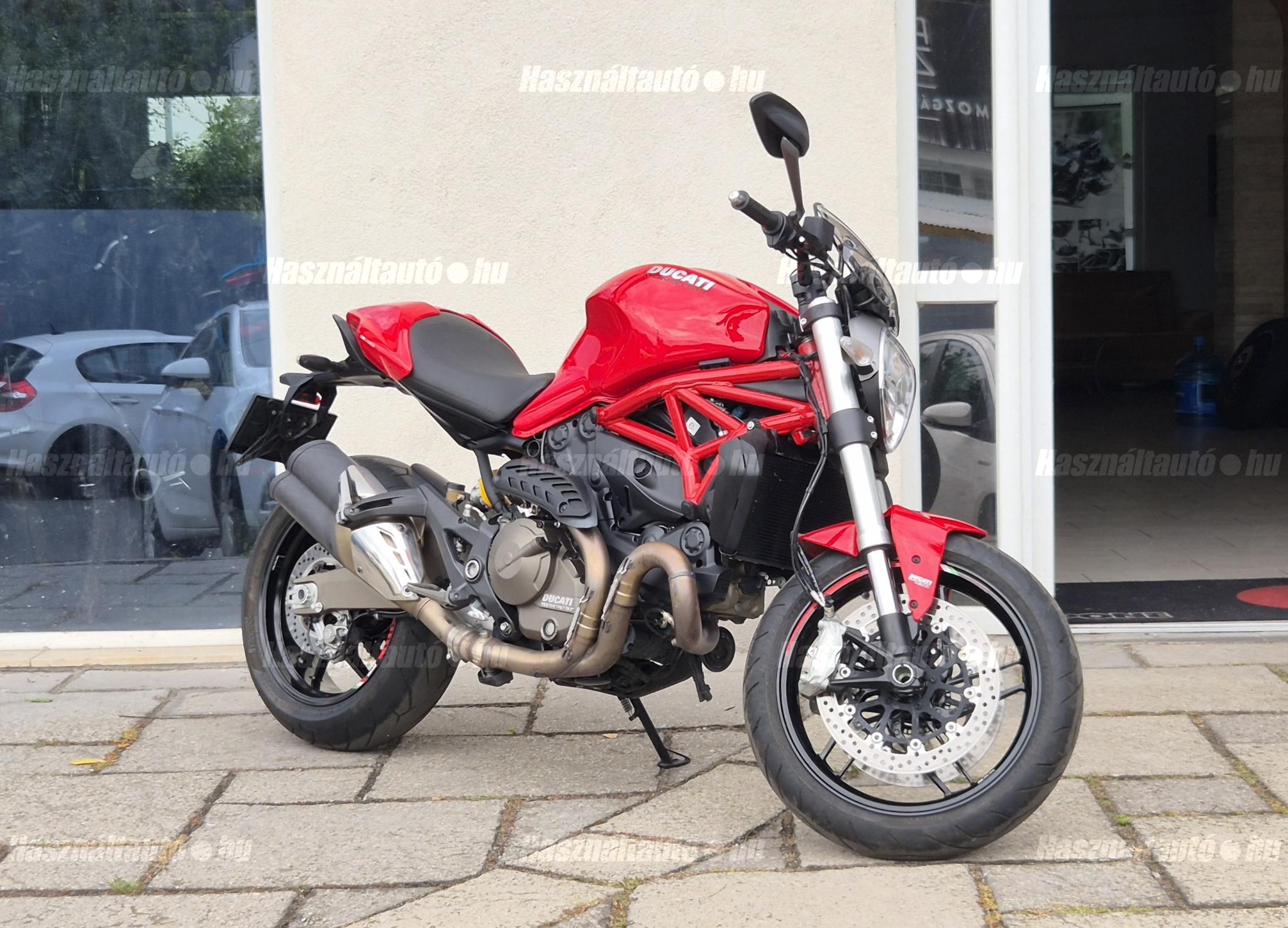 DUCATI MONSTER 821