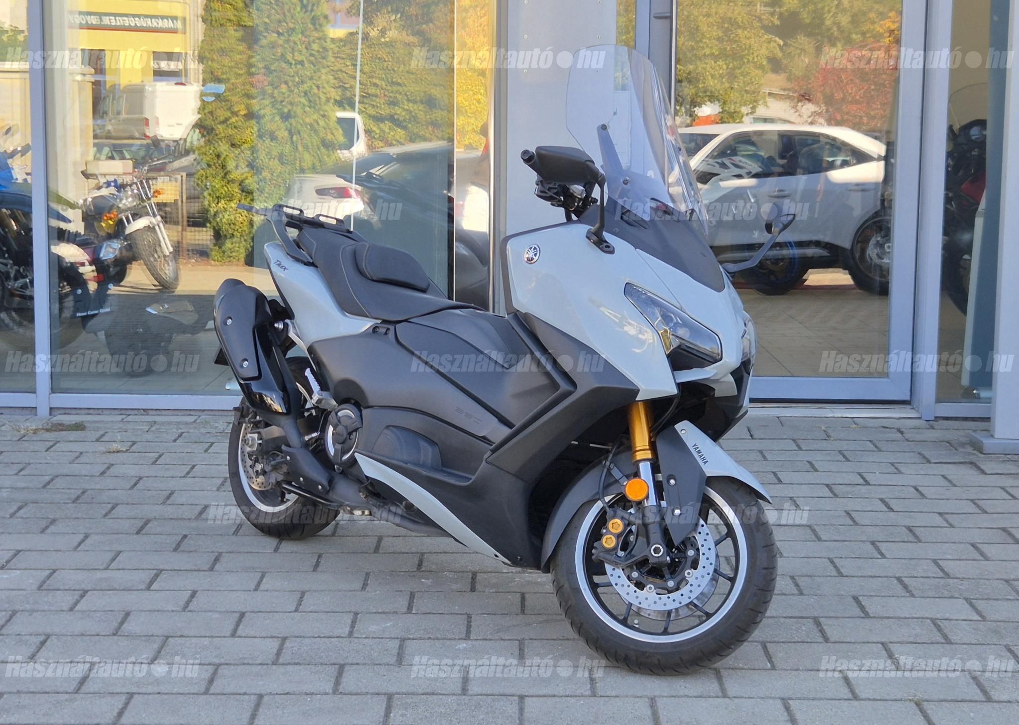 YAMAHA TMAX