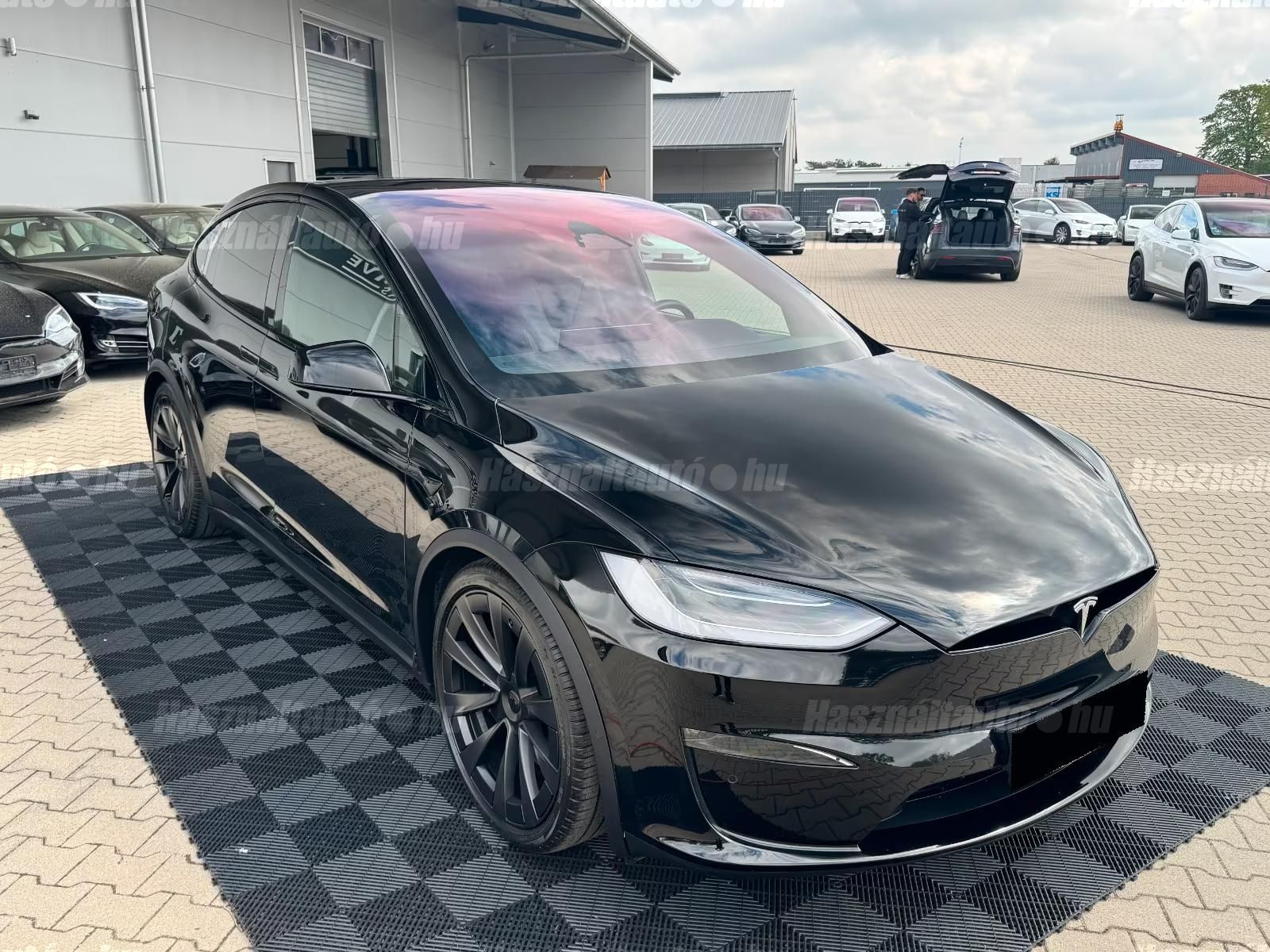 Tesla Model – 1. kép