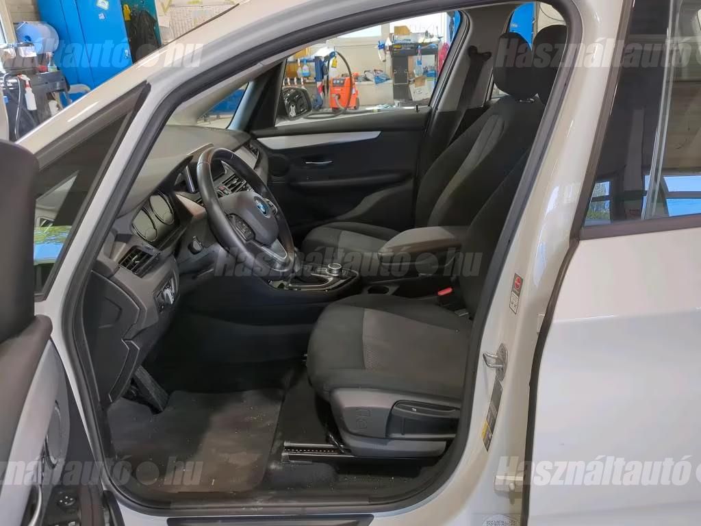 BMW 225xe – 2. kép