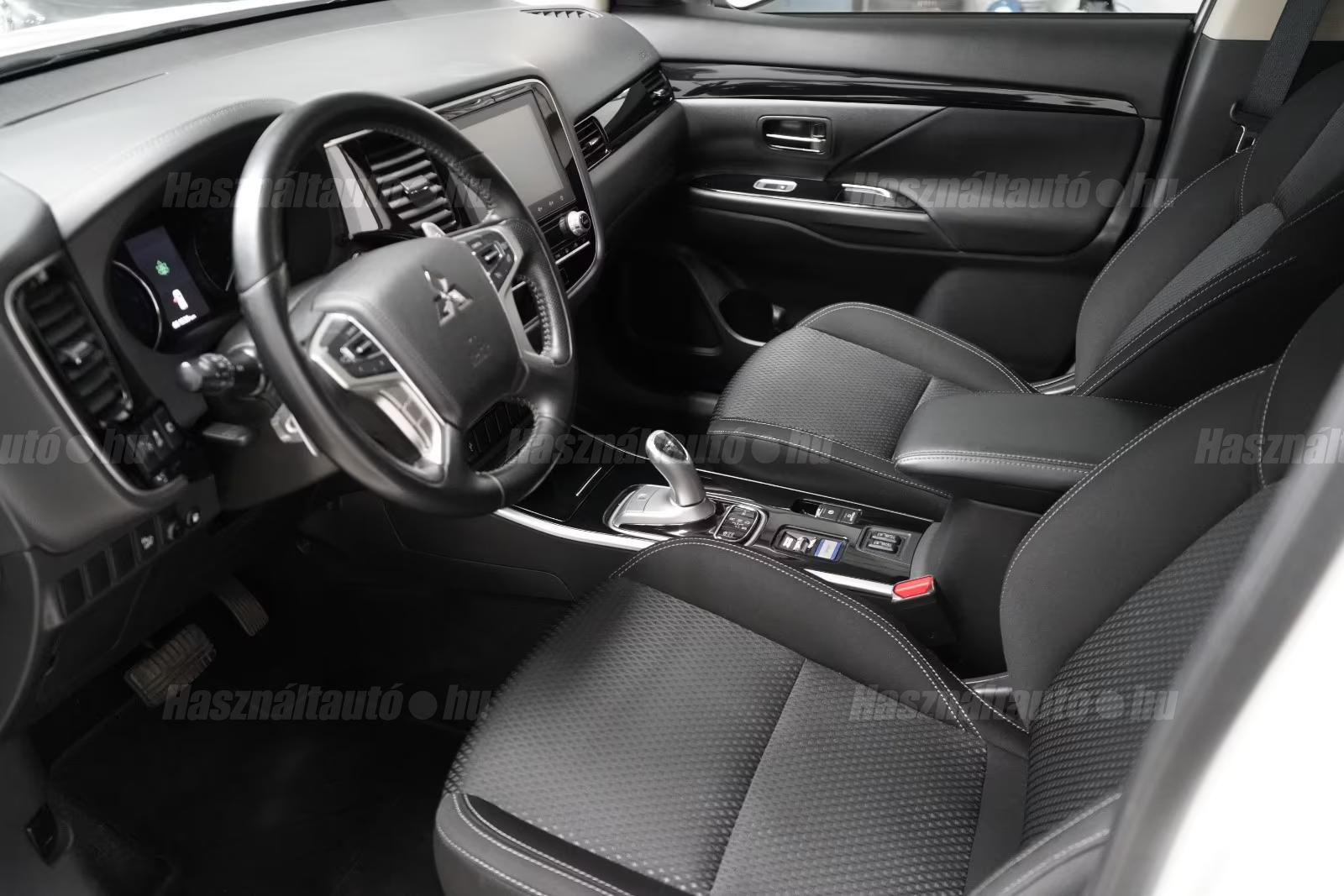 Mitsubishi Outlander – 4. kép