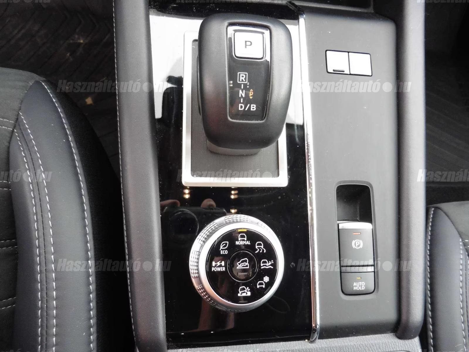 Mitsubishi Outlander – 5. kép