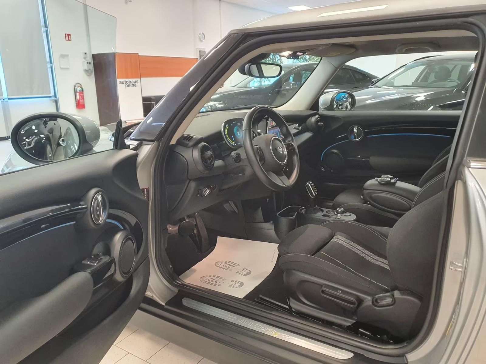 Használt MINI MINI Cooper (2023, ezüst) – 4. kép