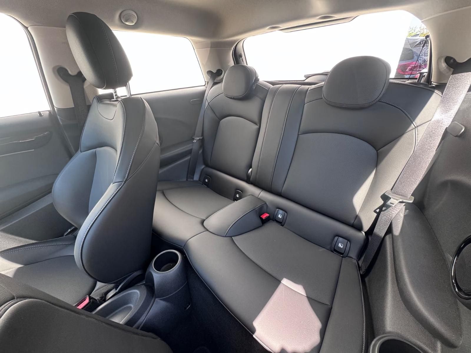 Használt MINI MINI Cooper (2021, fekete) – 8. kép