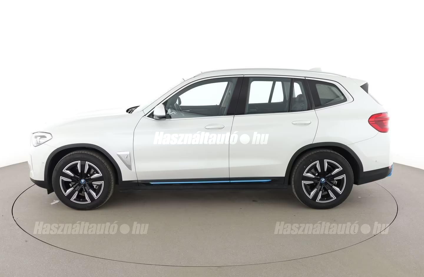 BMW IX3 – 2. kép