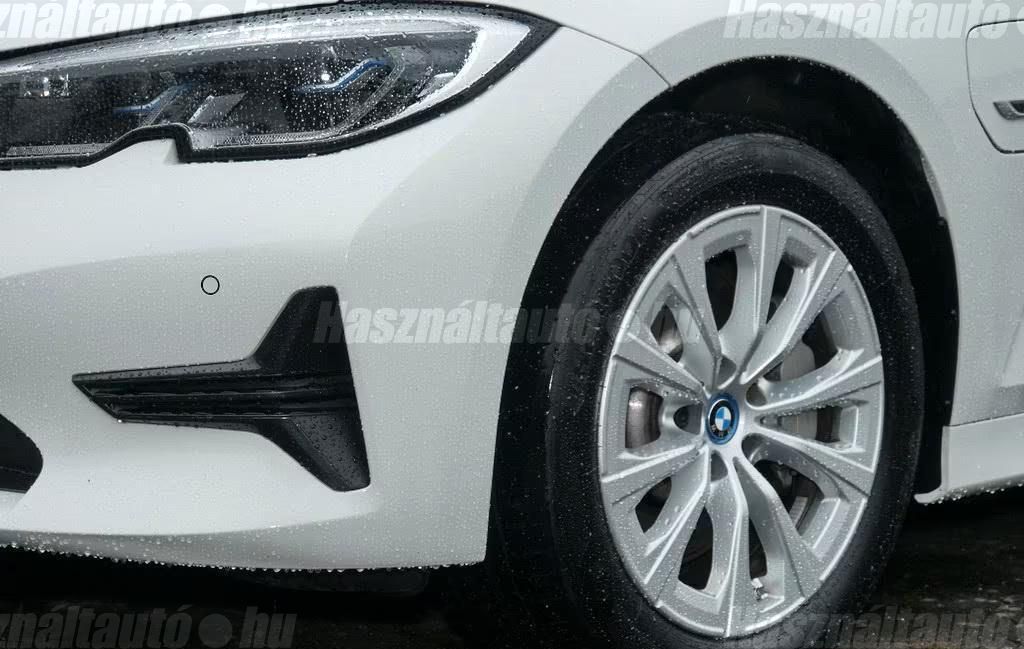 BMW 330 – 2. kép