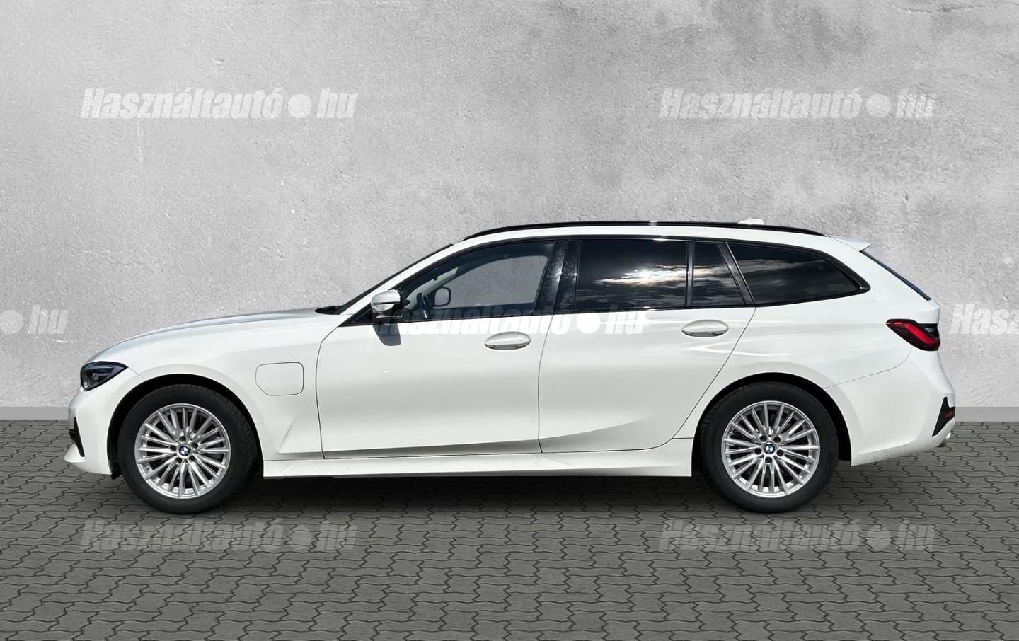 BMW 330 – 2. kép