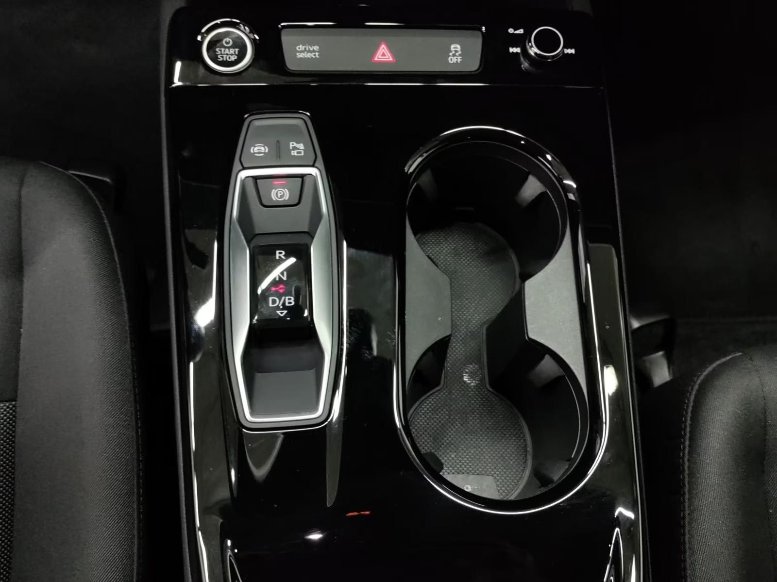 Használt Audi Q6 (2025, szürke) – 5. kép