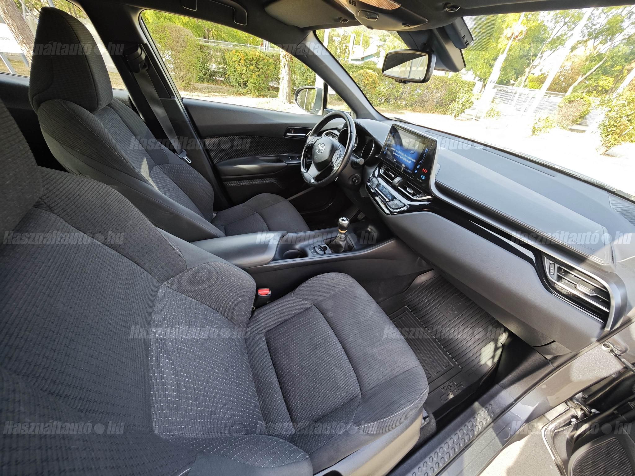 Toyota C-HR – 9. kép