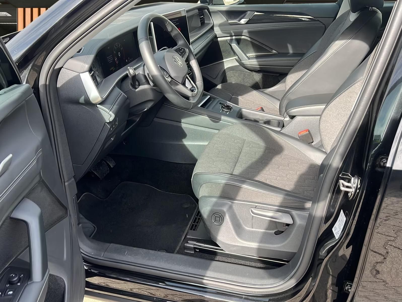 Használt Volkswagen Tayron (2025, fekete) – 3. kép