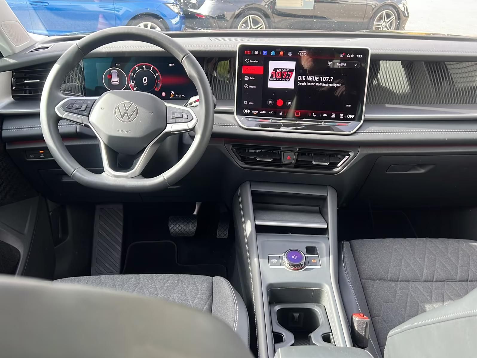 Használt Volkswagen Tayron (2025, fekete) – 4. kép