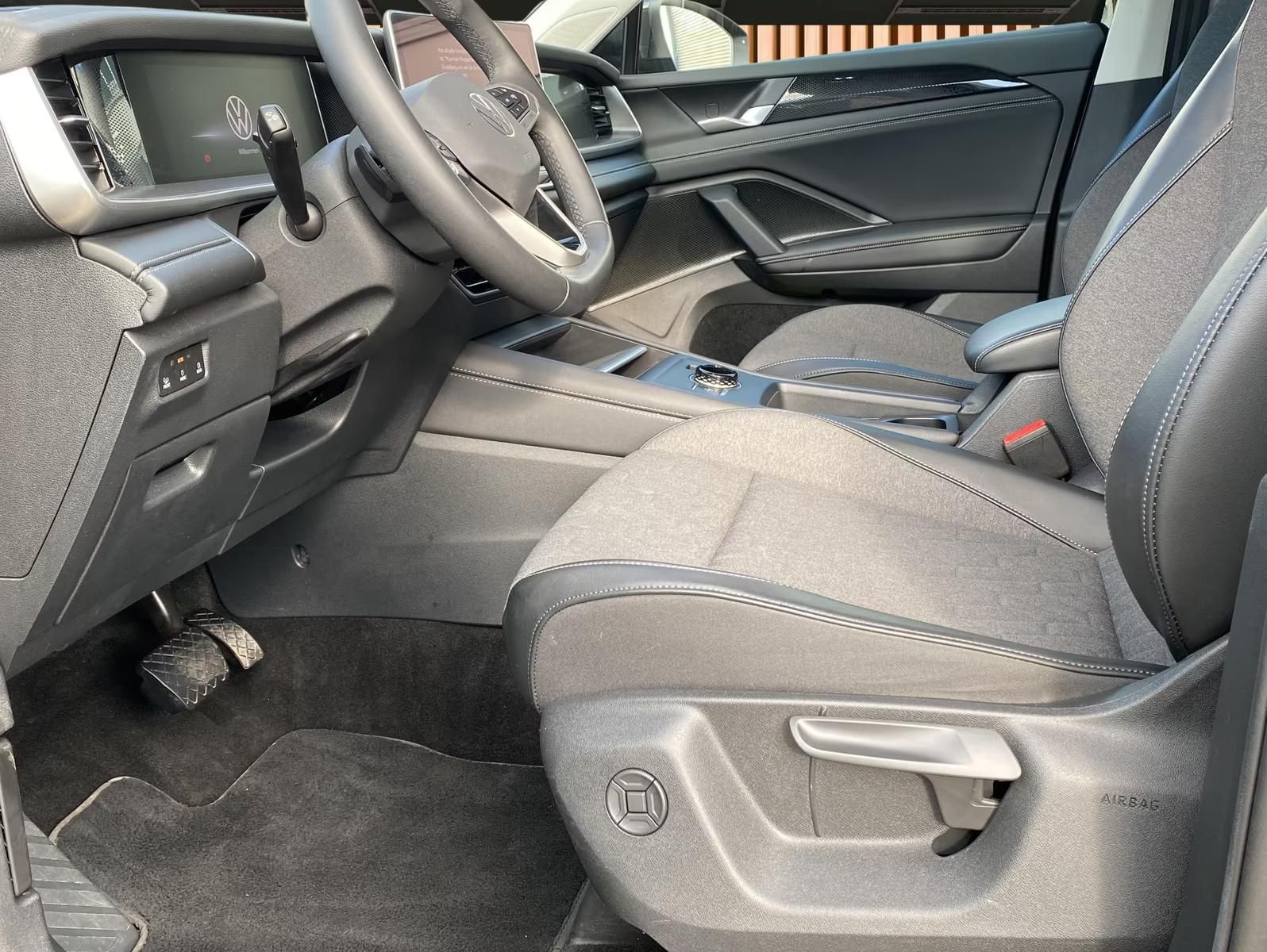 Használt Volkswagen Tayron (2025, fekete) – 3. kép