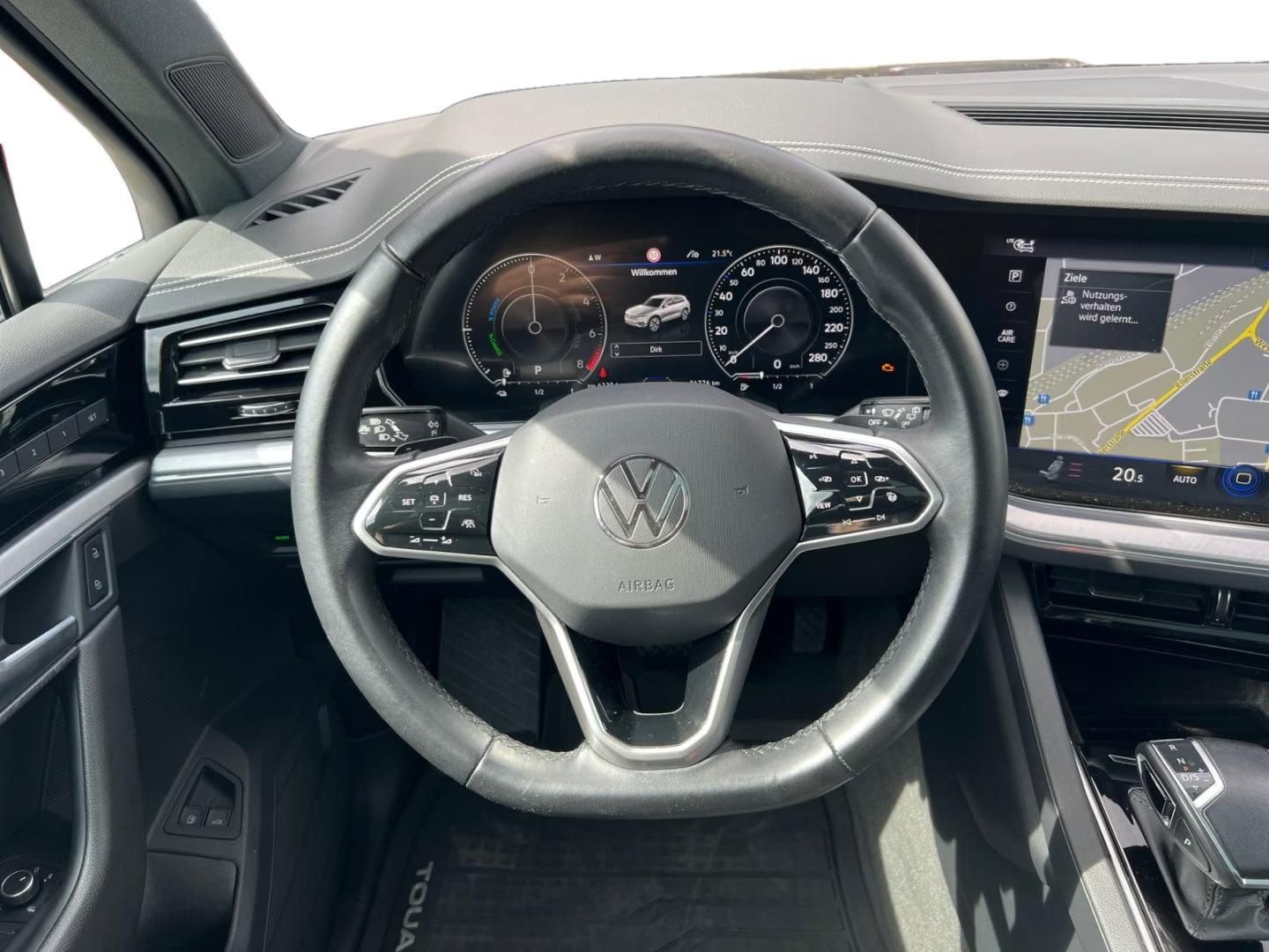 Használt Volkswagen Touareg (2022, kék) – 8. kép