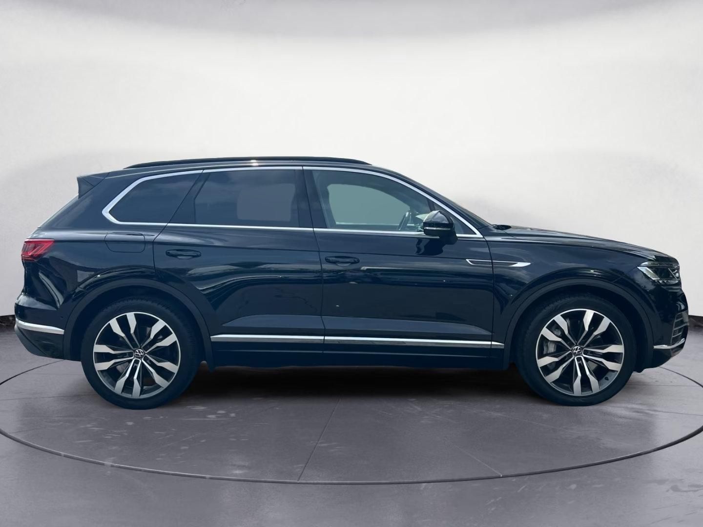 Használt Volkswagen Touareg (2022, kék) – 4. kép