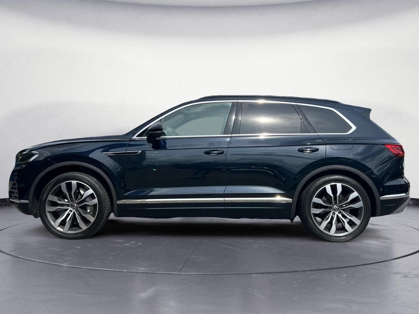 Használt Volkswagen Touareg (2022, kék) – 3. kép