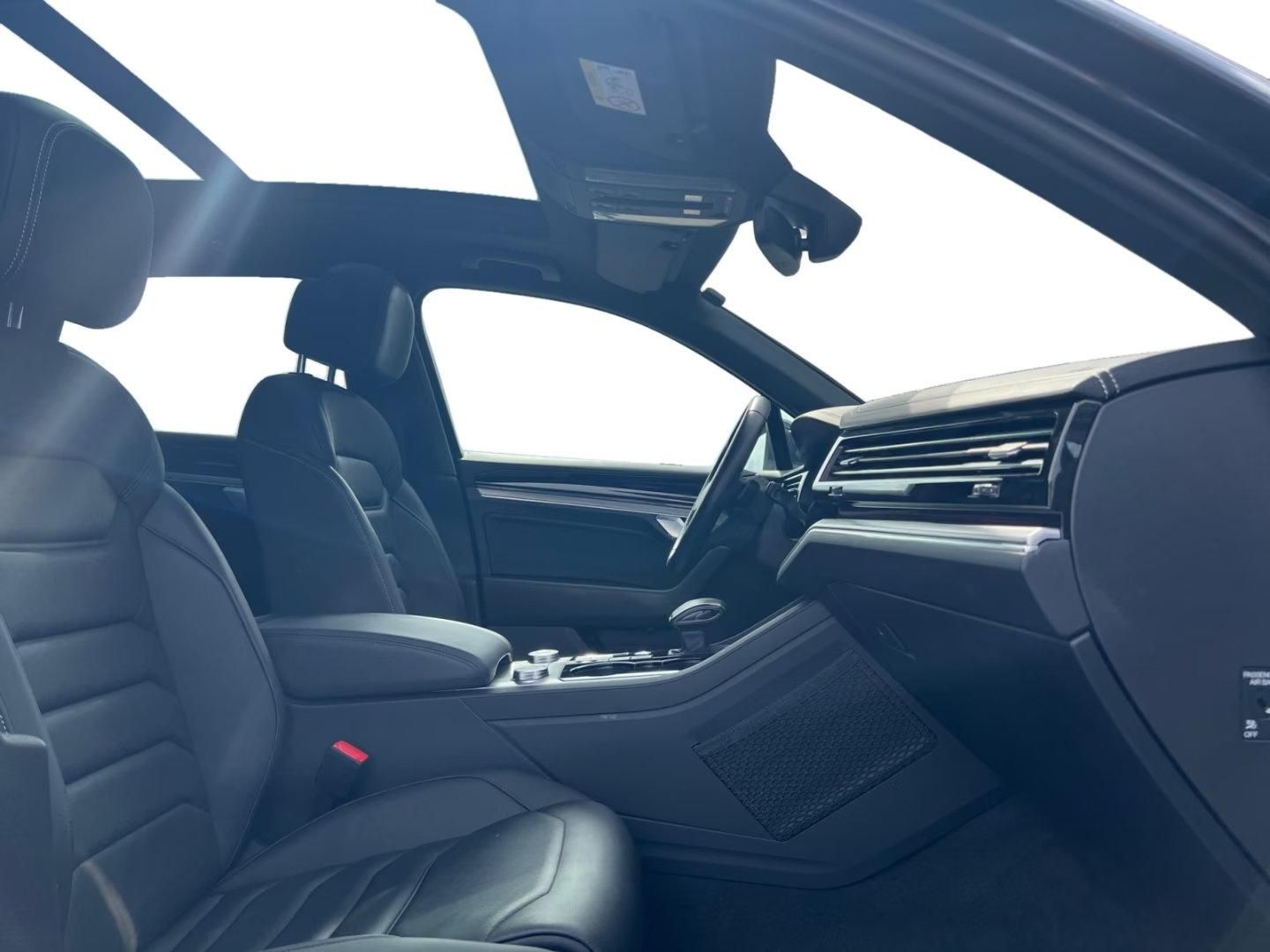 Használt Volkswagen Touareg (2022, kék) – 9. kép