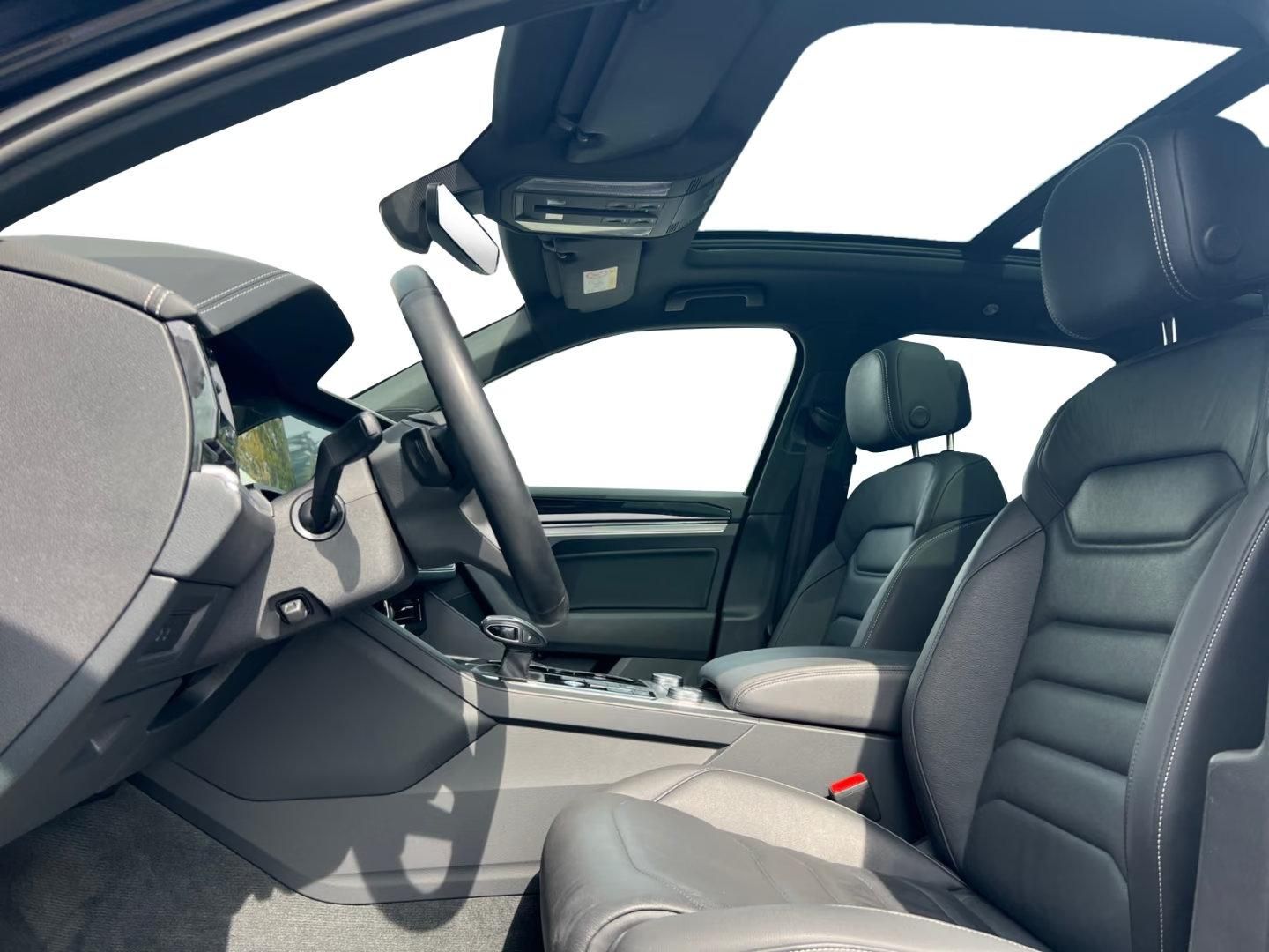 Használt Volkswagen Touareg (2022, kék) – 5. kép