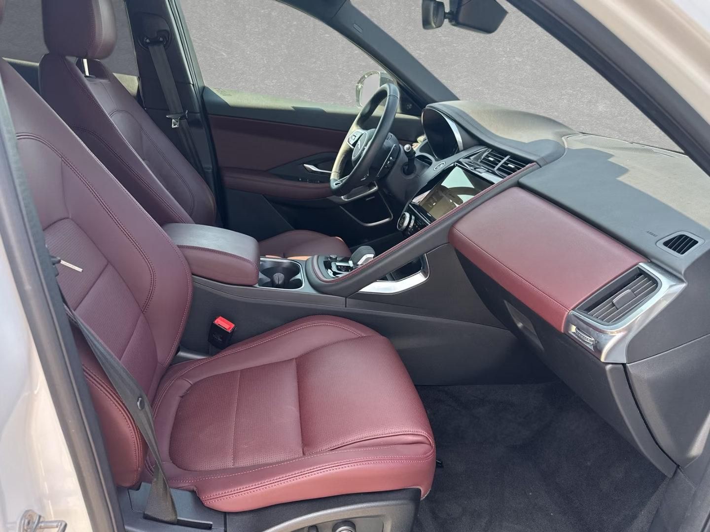 Használt Jaguar E-Pace (2023, fehér) – 4. kép